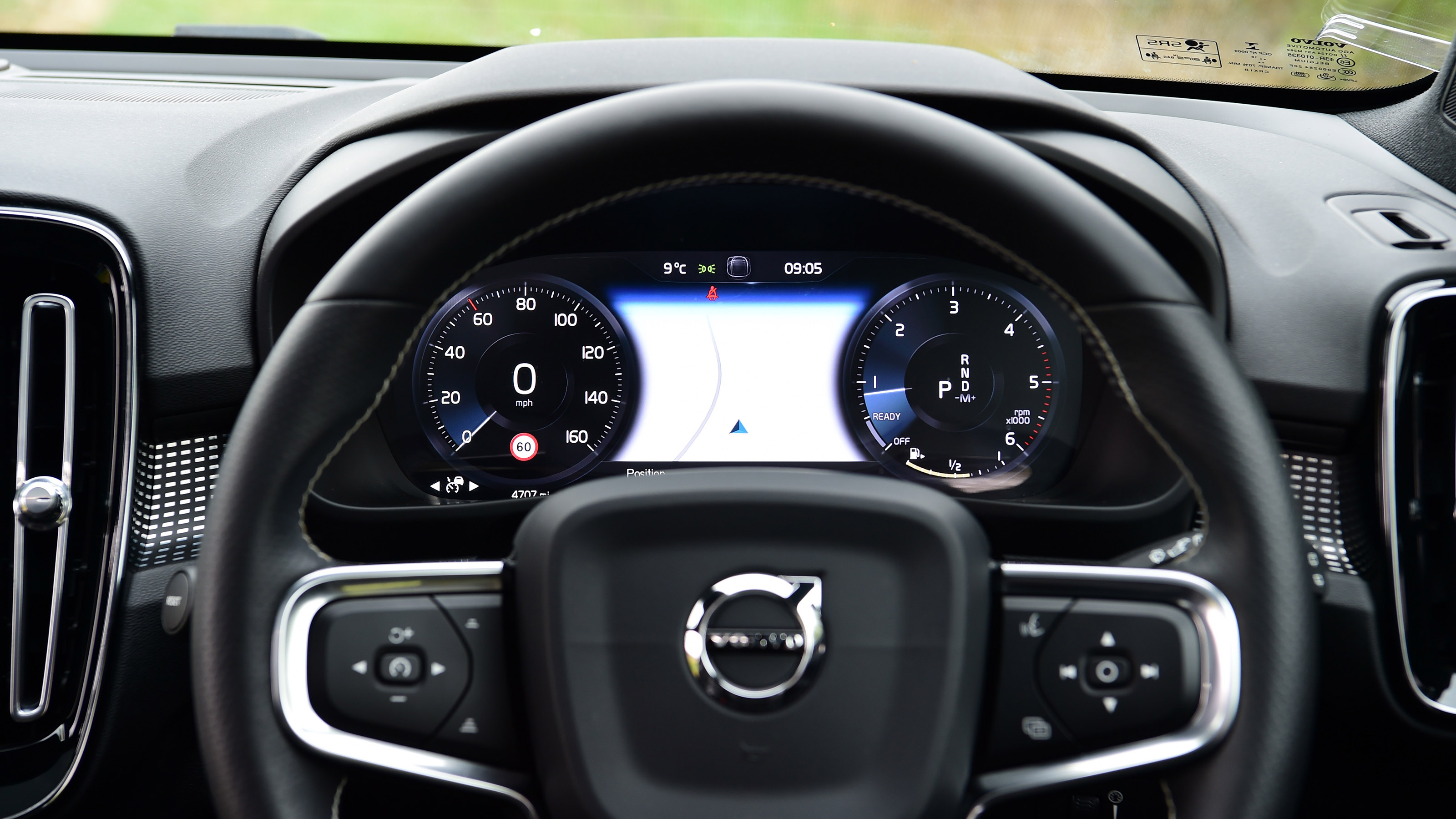 Used Volvo XC40 - dials