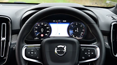 Used Volvo XC40 - dials