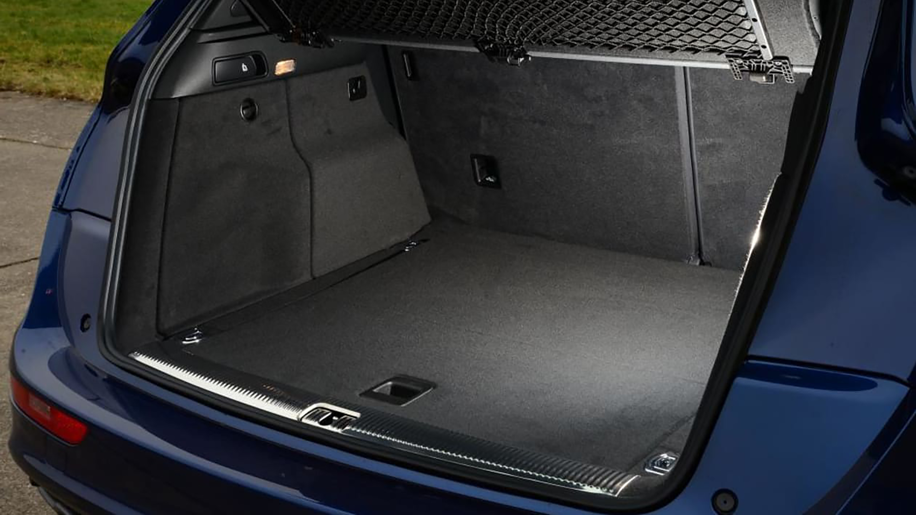 Used Mk1 Audi Q5 - boot