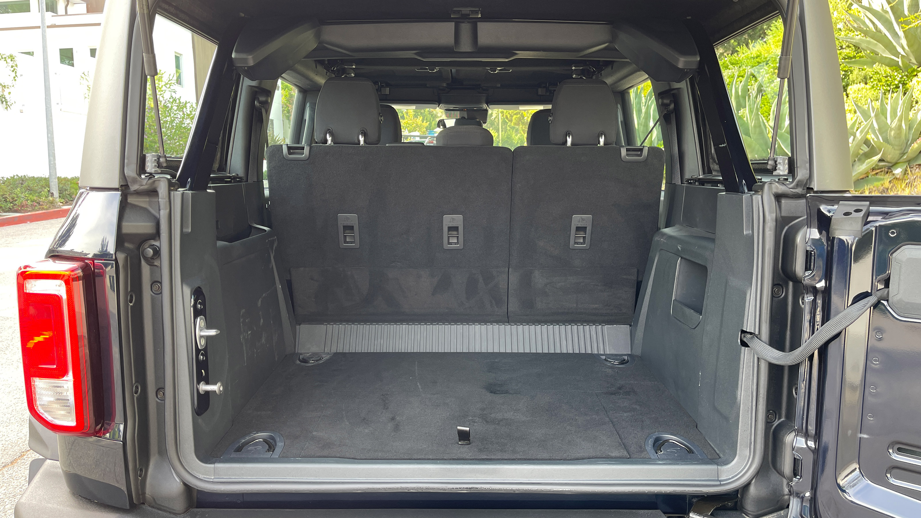 Ford Bronco - boot