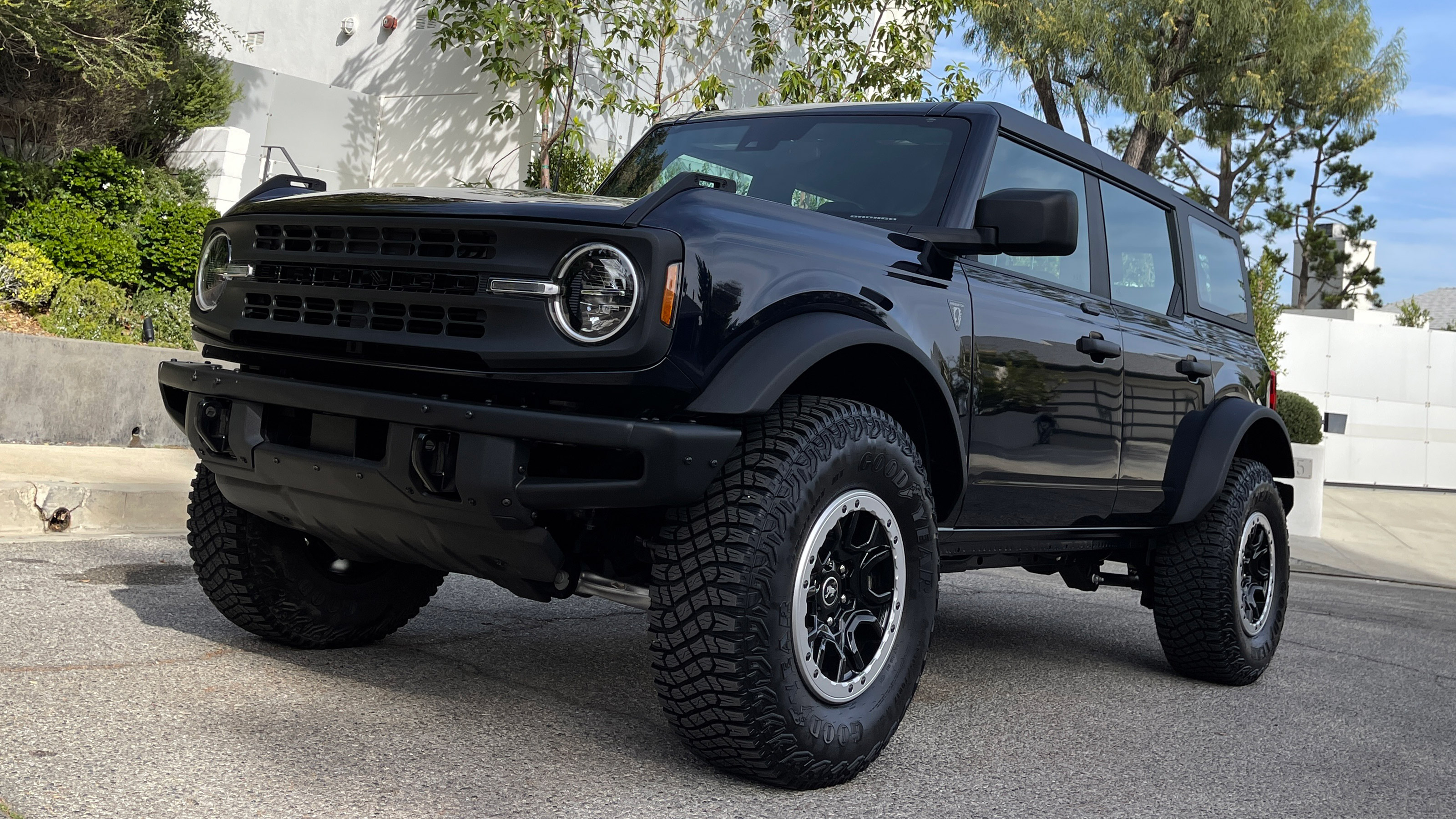 Ford Bronco - front static