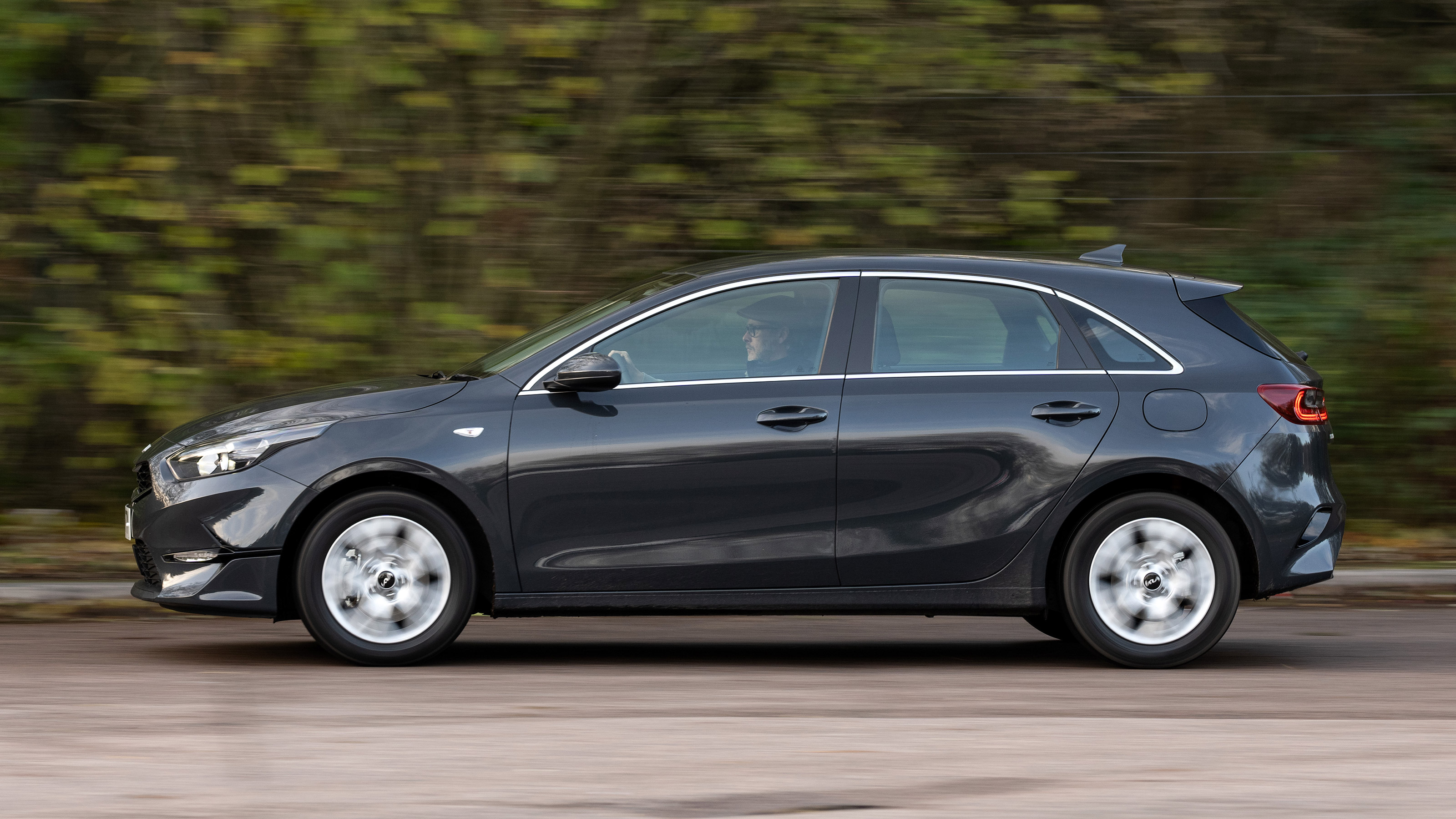 Kia Ceed - side