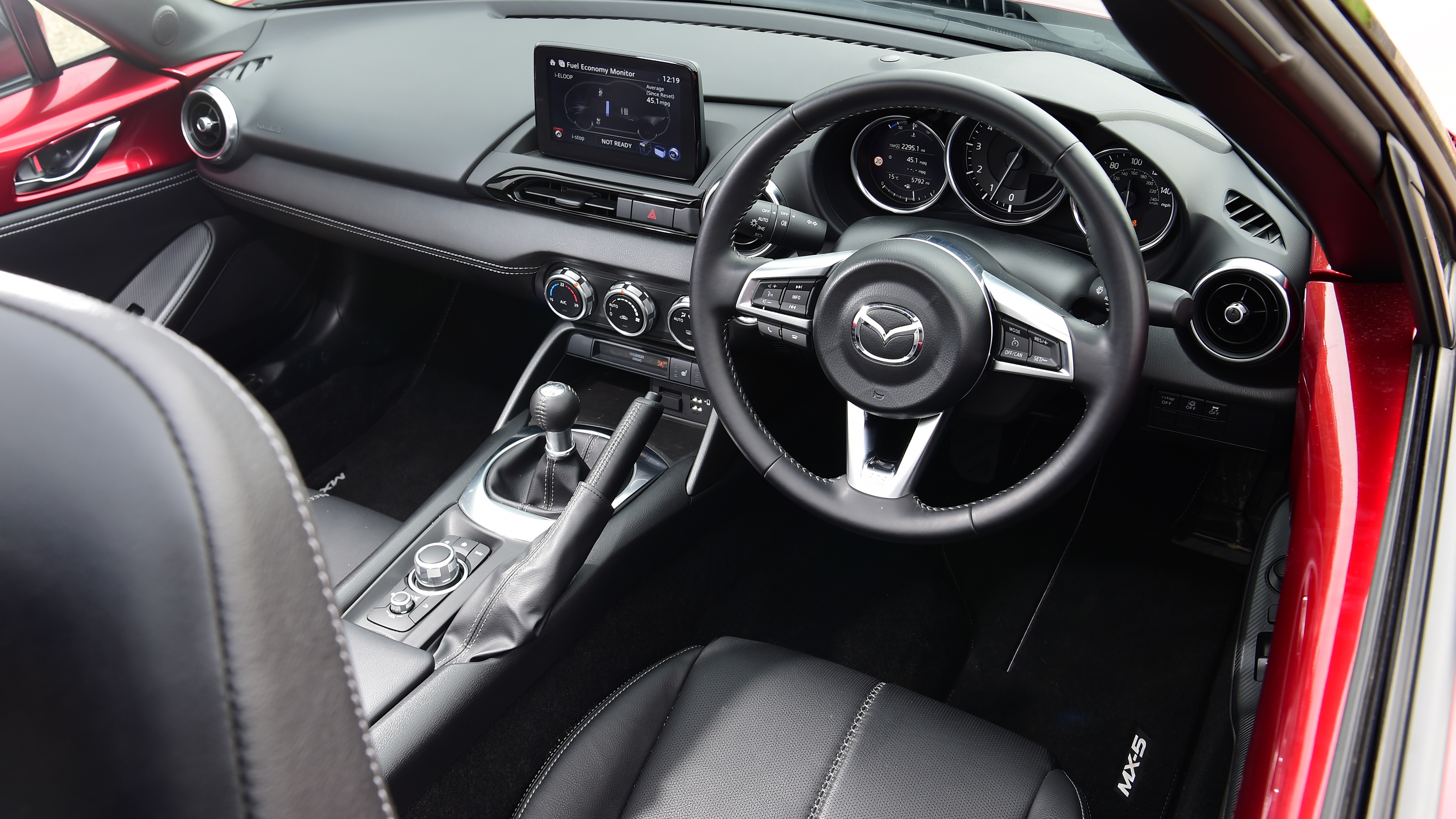 Mazda MX-5 - interior