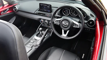 Mazda MX-5 - interior