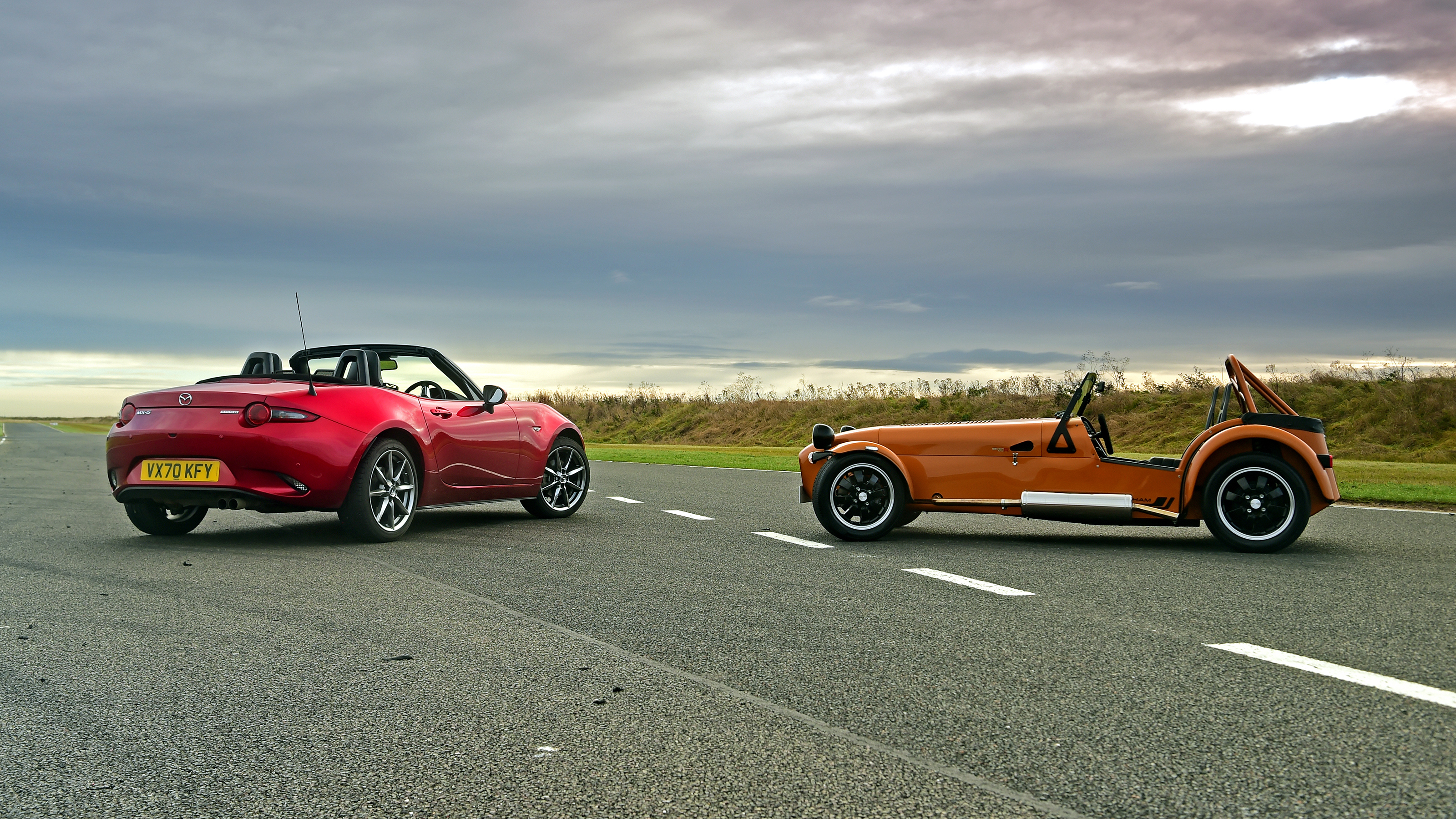 Mazda MX-5 vs Caterham 170R 