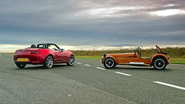Mazda MX-5 vs Caterham 170R