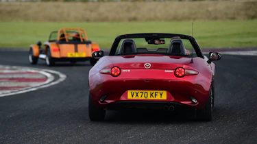 Caterham 170R vs Mazda MX-5