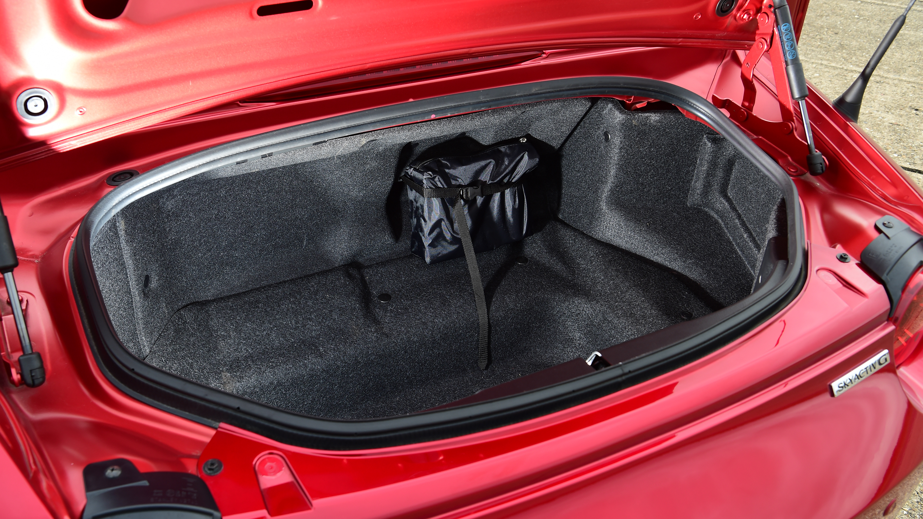 Mazda MX-5 - boot