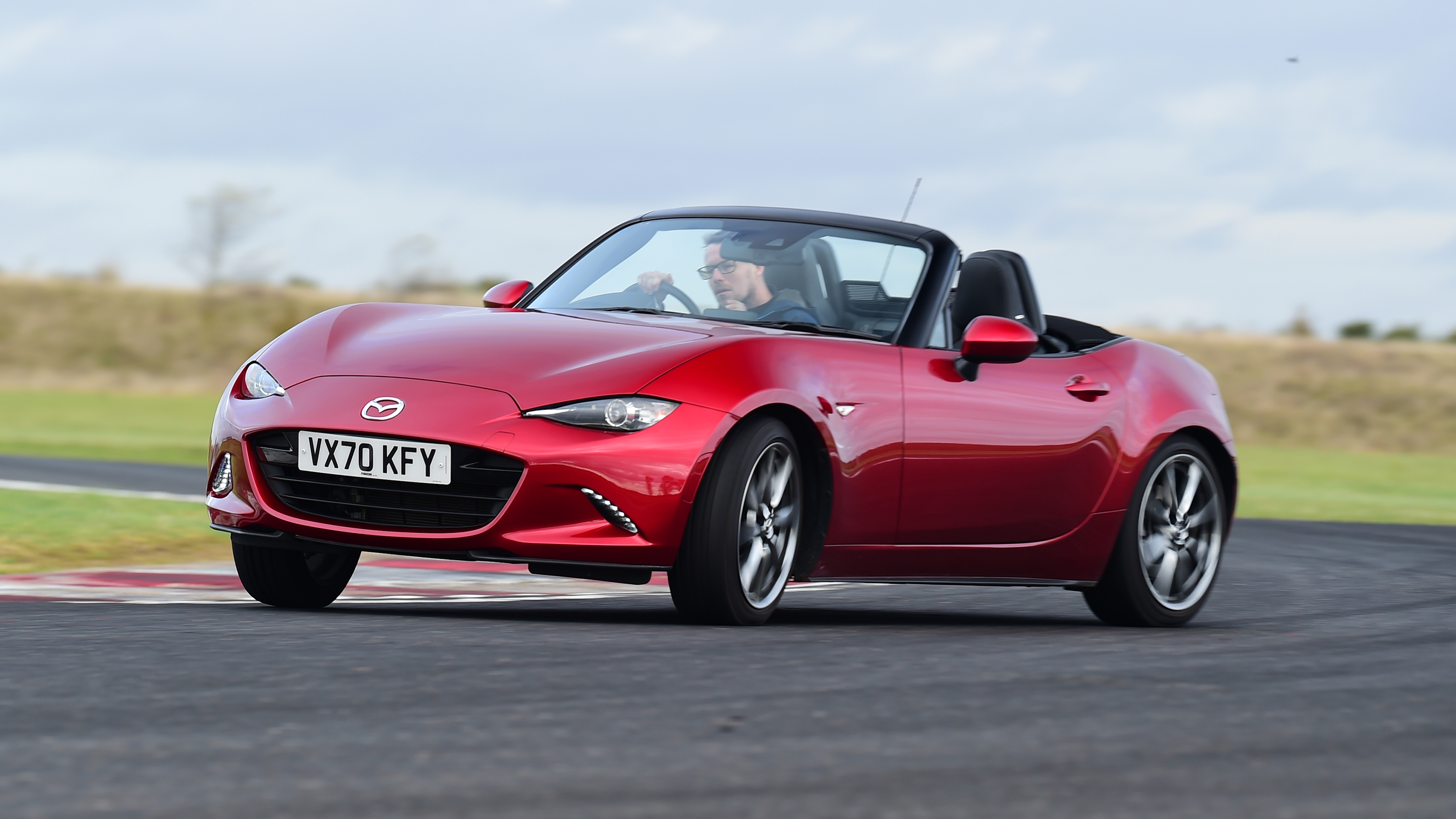 Mazda MX-5 - front cornering