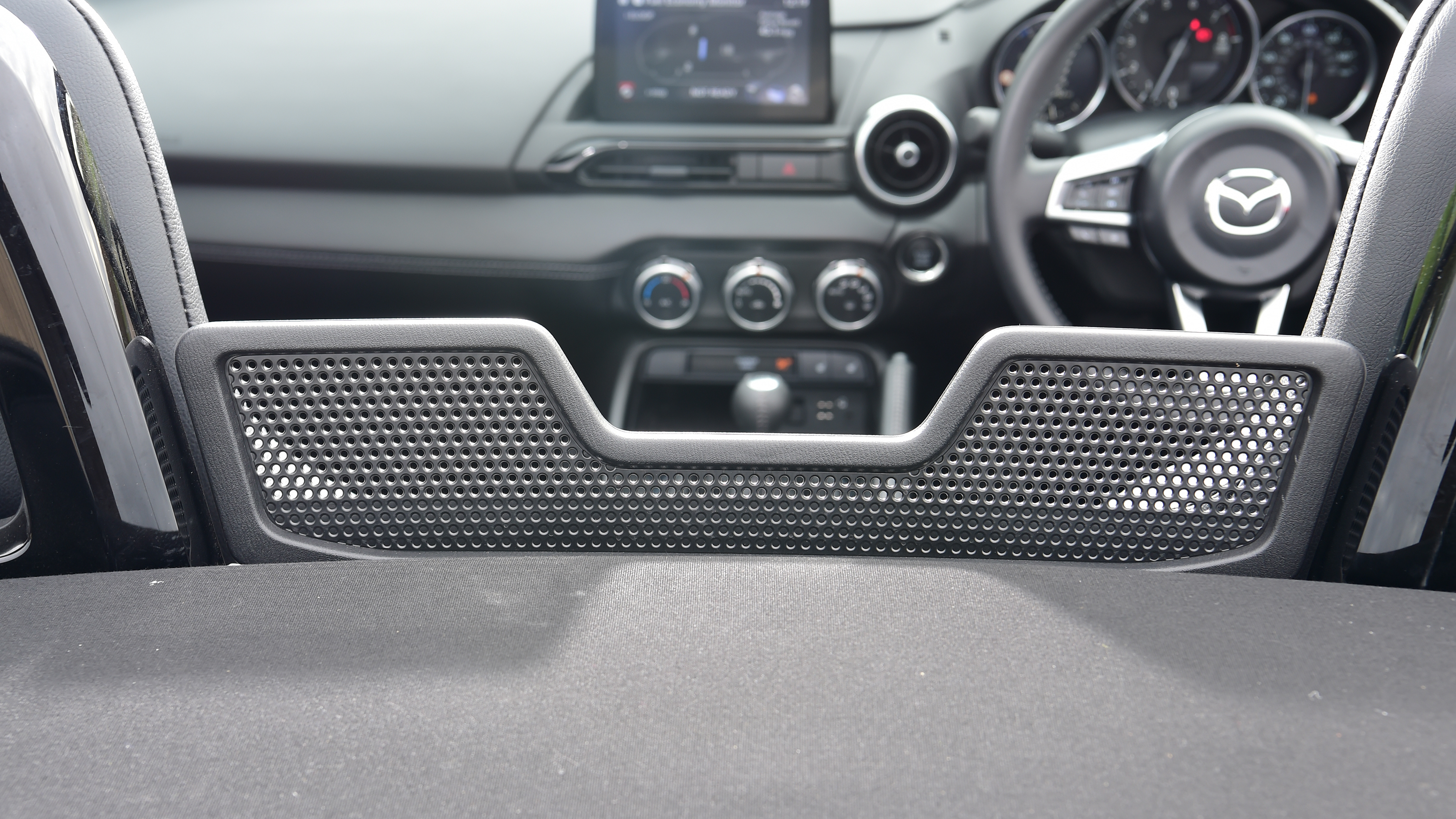 Mazda MX-5 - interior