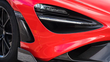 McLaren 765LT Spider - front light