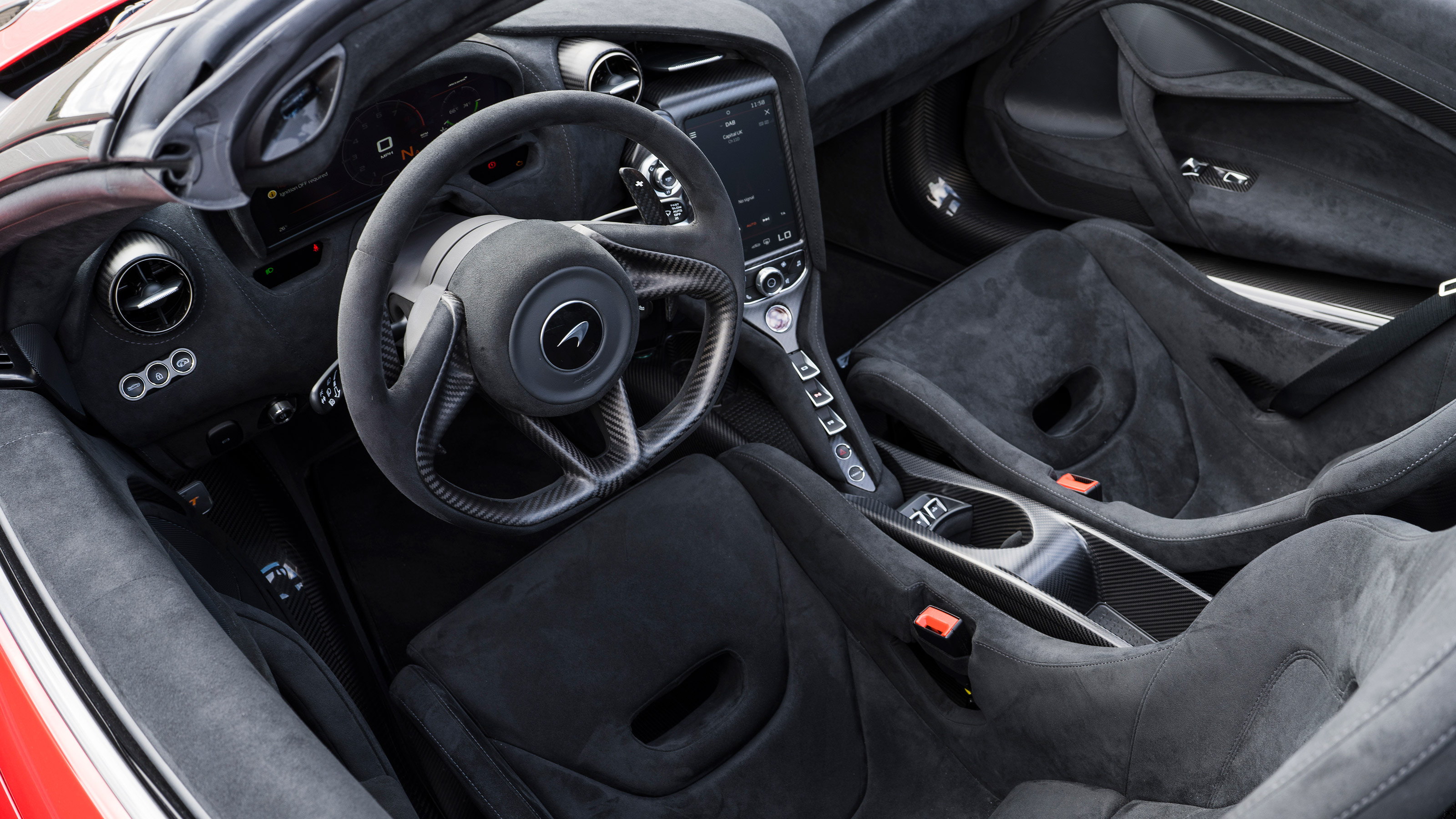 McLaren 765LT Spider - cabin