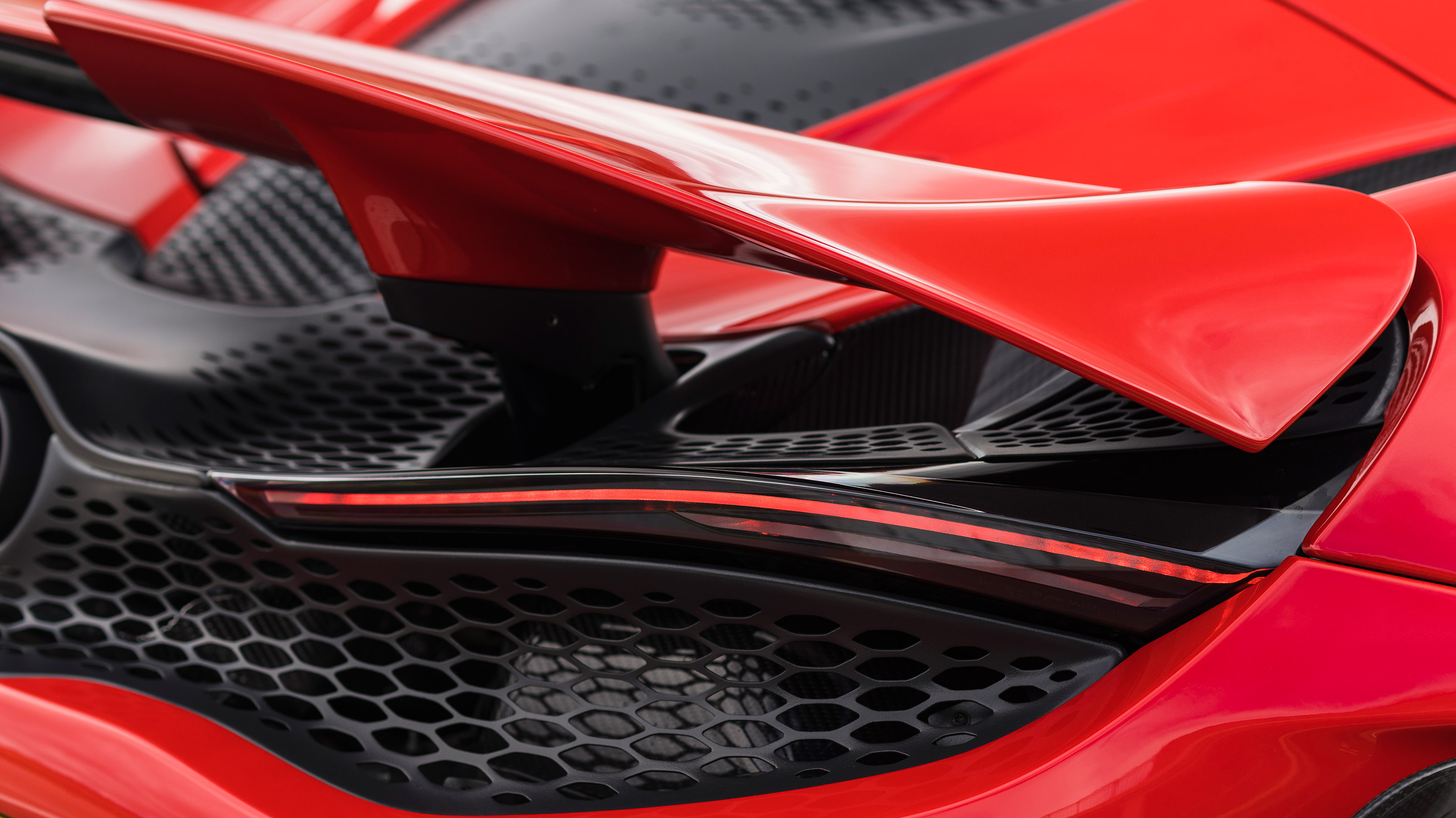 McLaren 765LT Spider - rear lights