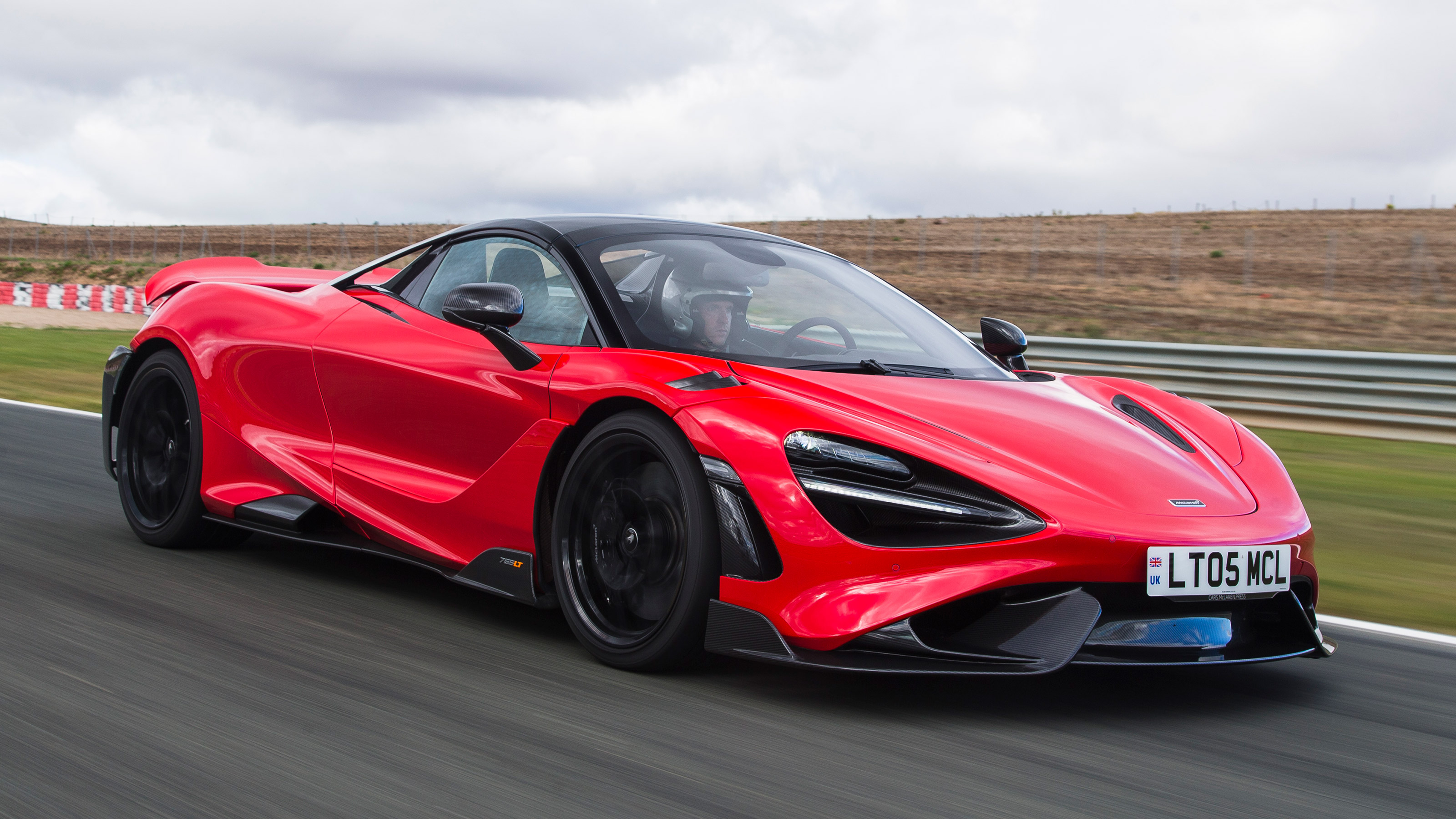 McLaren 765LT Spider - front action
