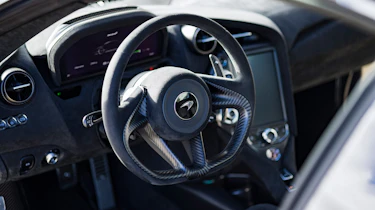 McLaren 765LT Spider - dash