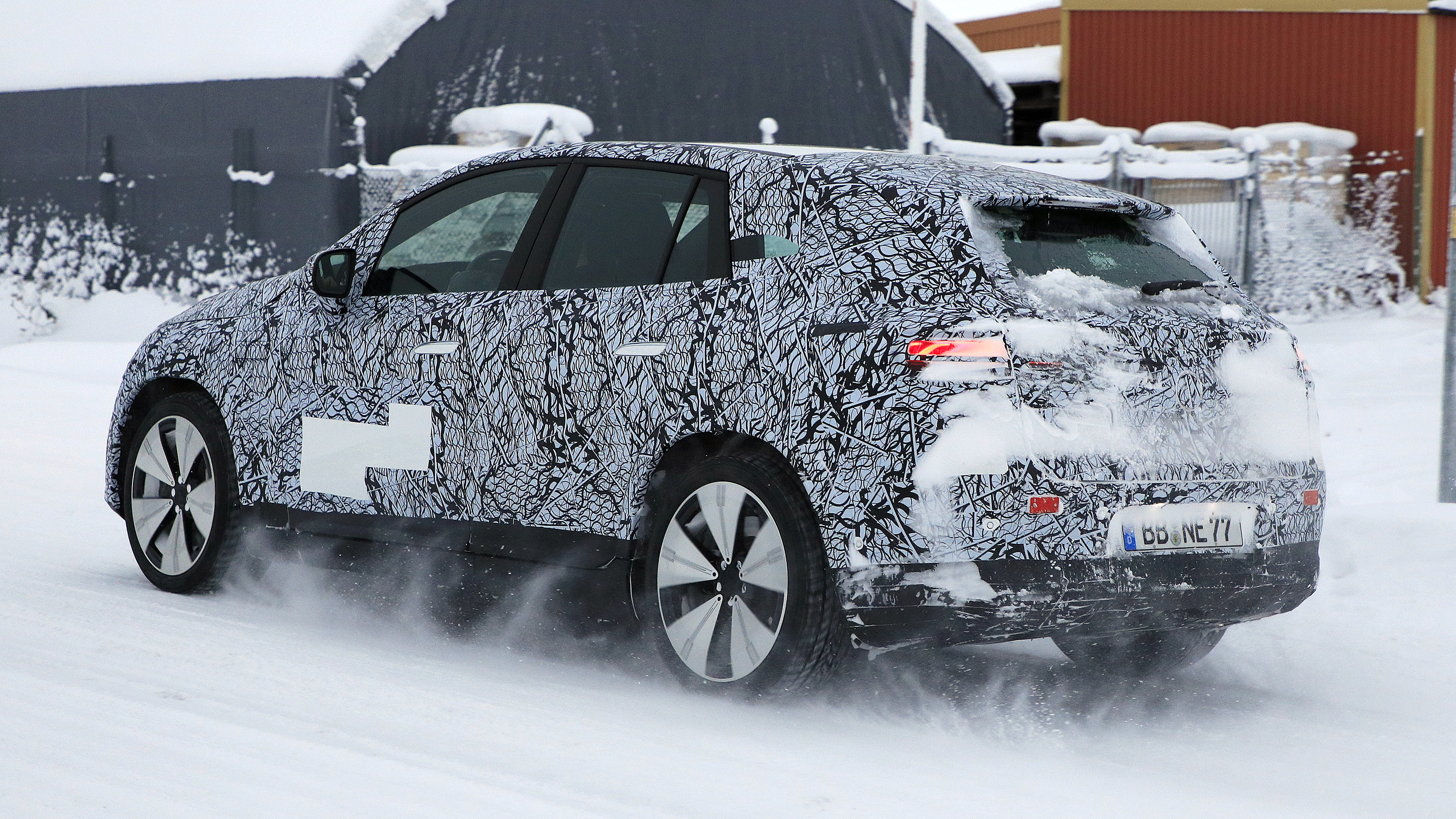 Mercedes EQE SUV - rear