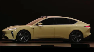 NIO ET5 - side