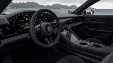 Porsche Taycan GTS Sport Turismo - dash