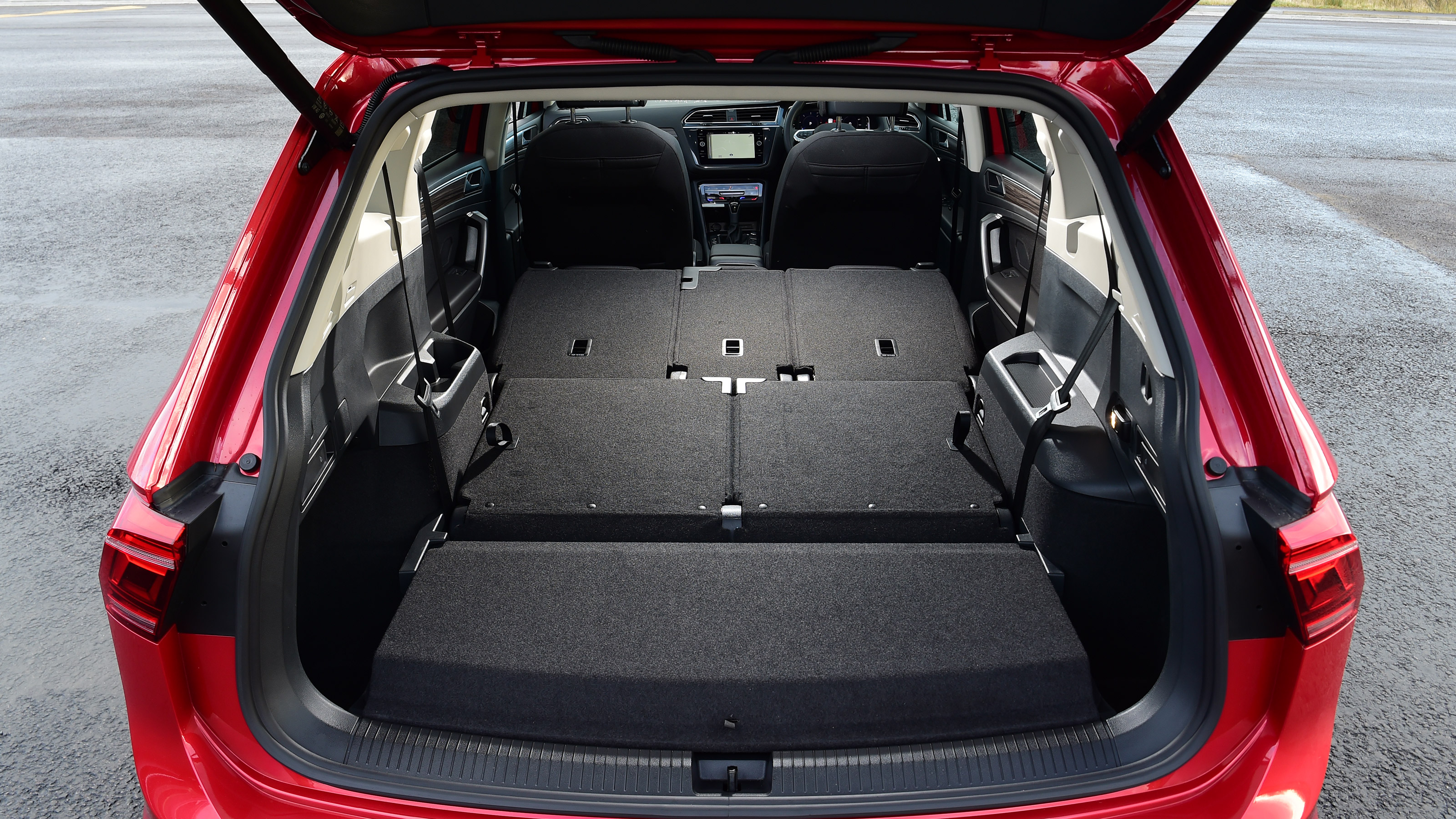 Volkswagen Tiguan Allspace - boot all seats down