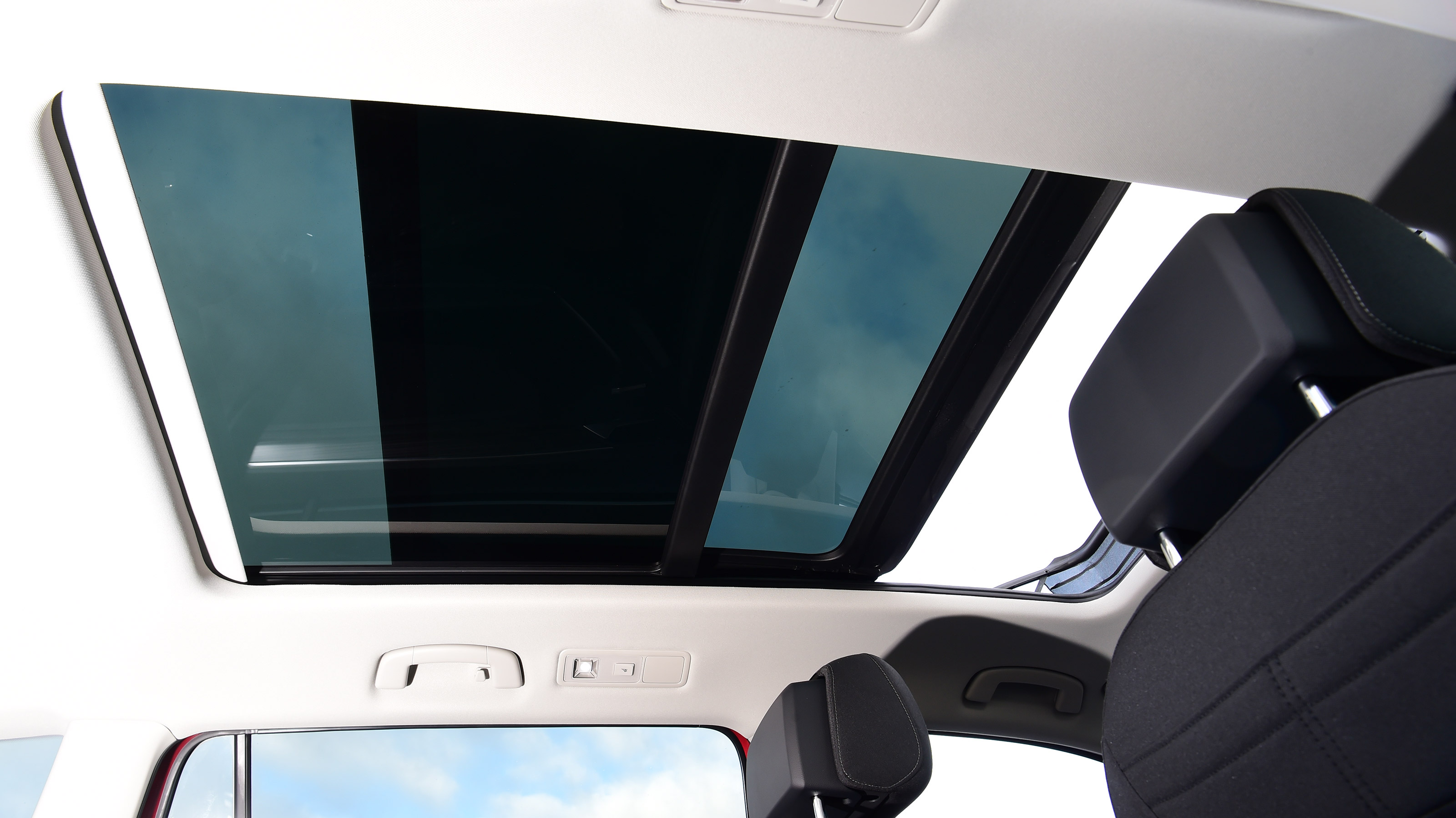 Volkswagen Tiguan Allspace - roof