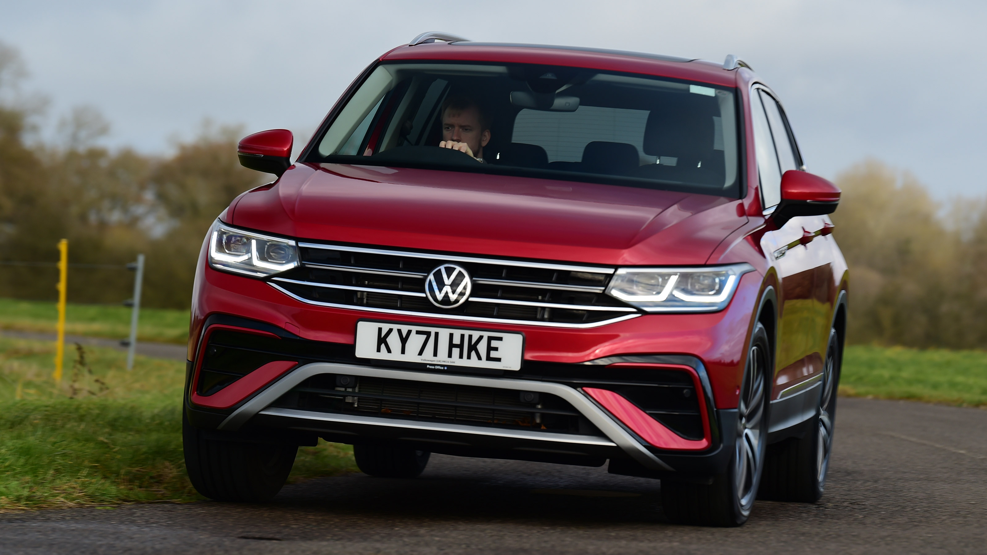 Volkswagen Tiguan Allspace - front cornering