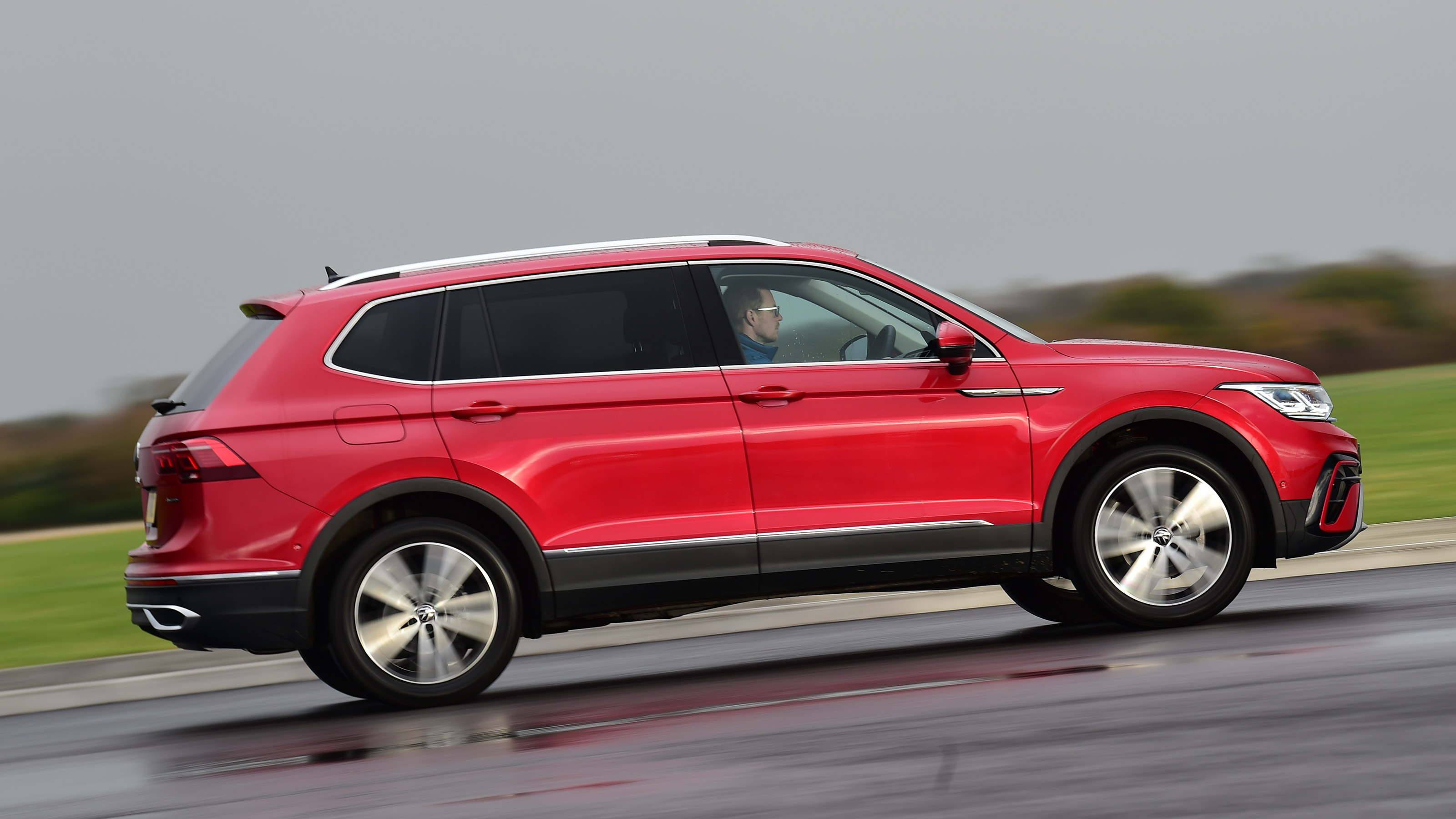Volkswagen Tiguan Allspace - side
