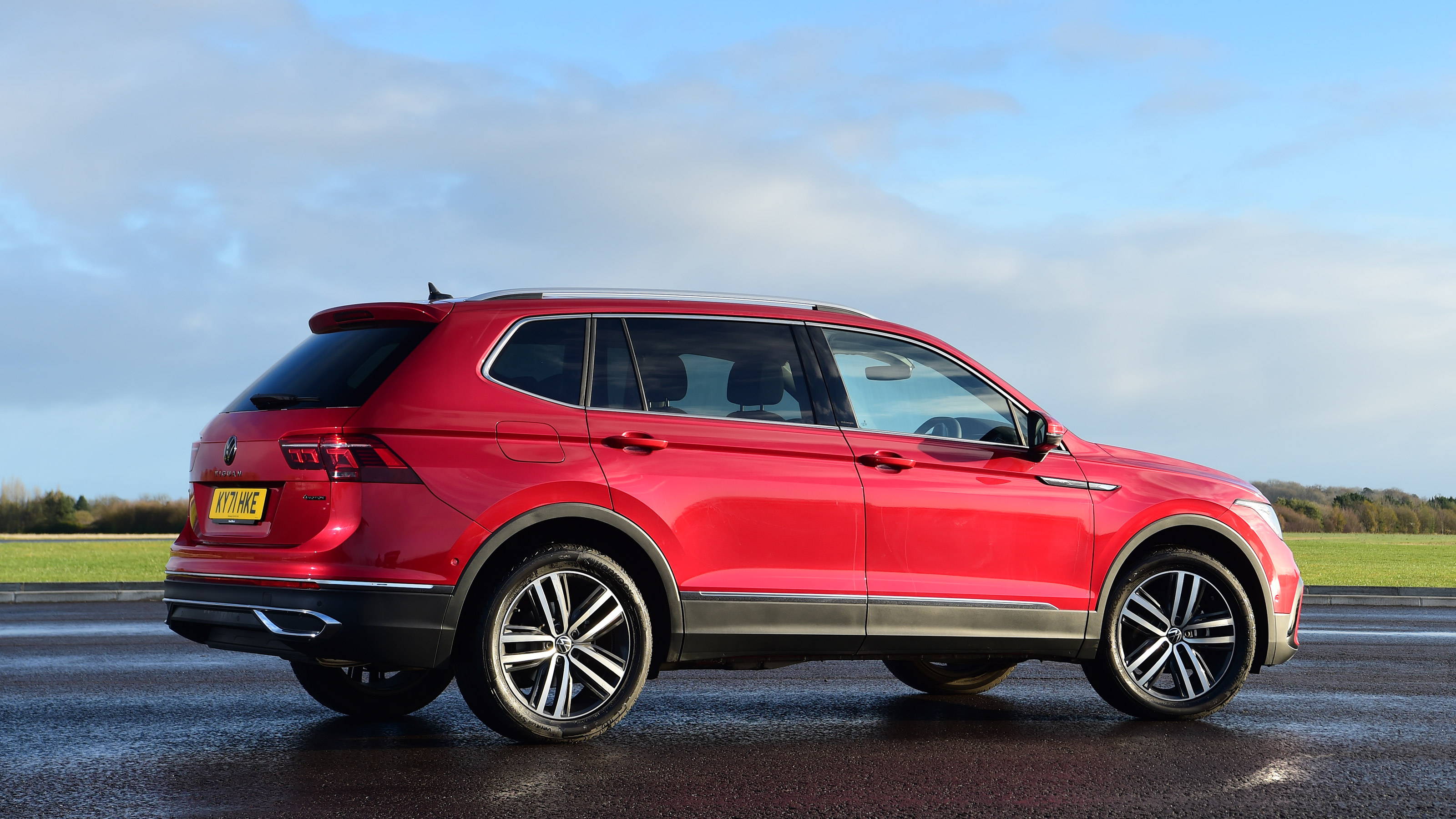 Volkswagen Tiguan Allspace - rear static