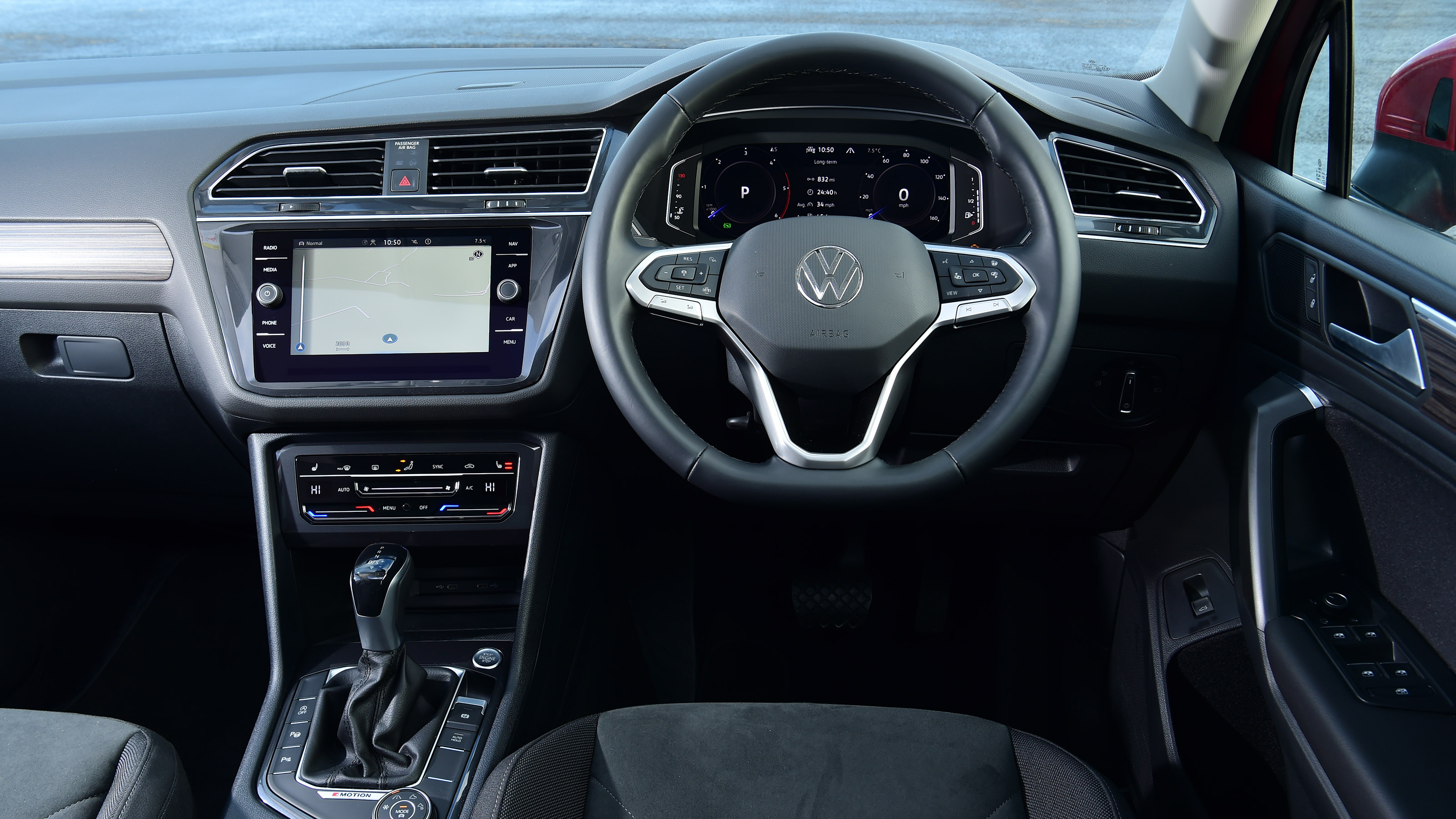 Volkswagen Tiguan Allspace - dash