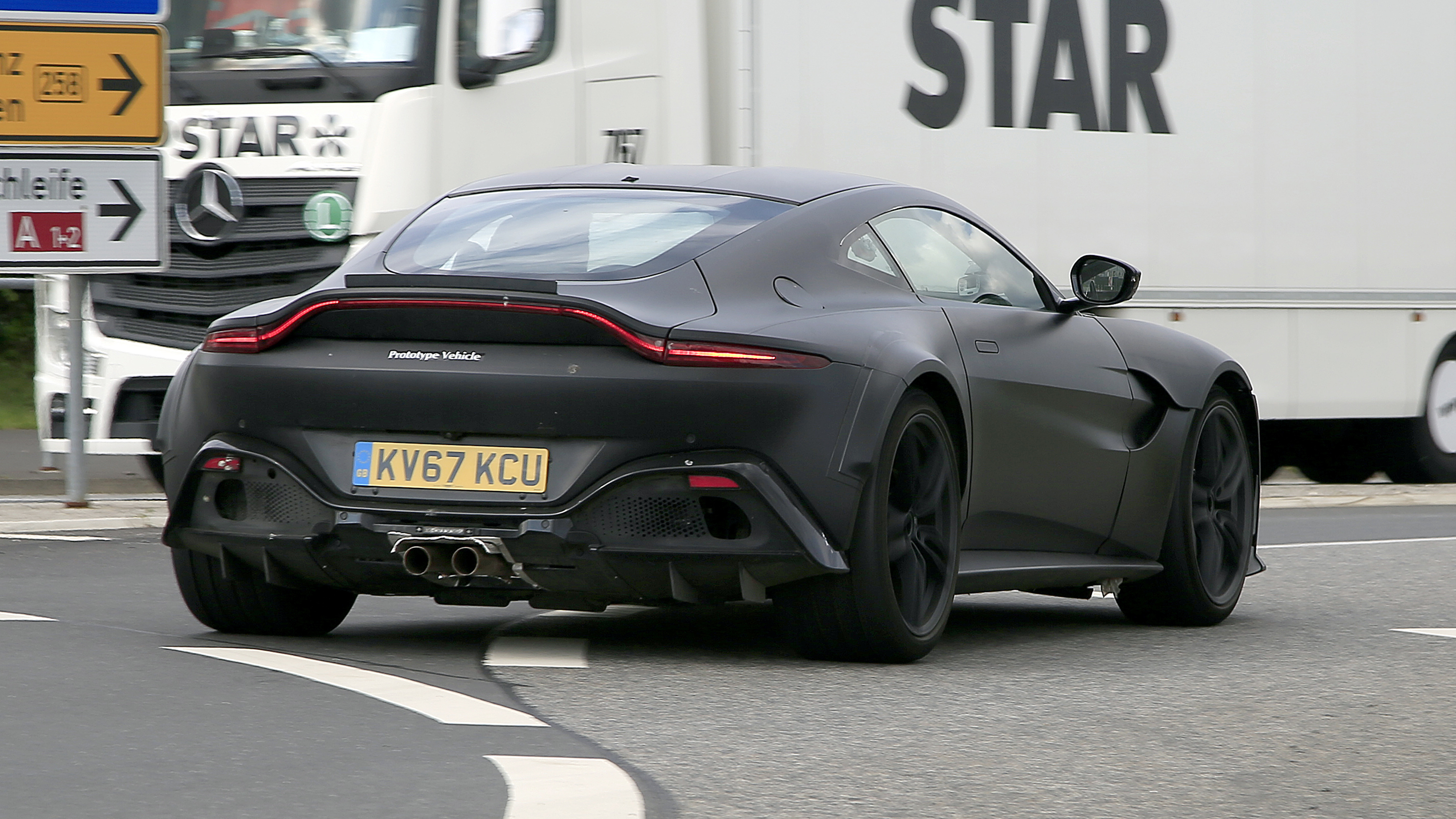 Aston Martin V12 Vantage - rear