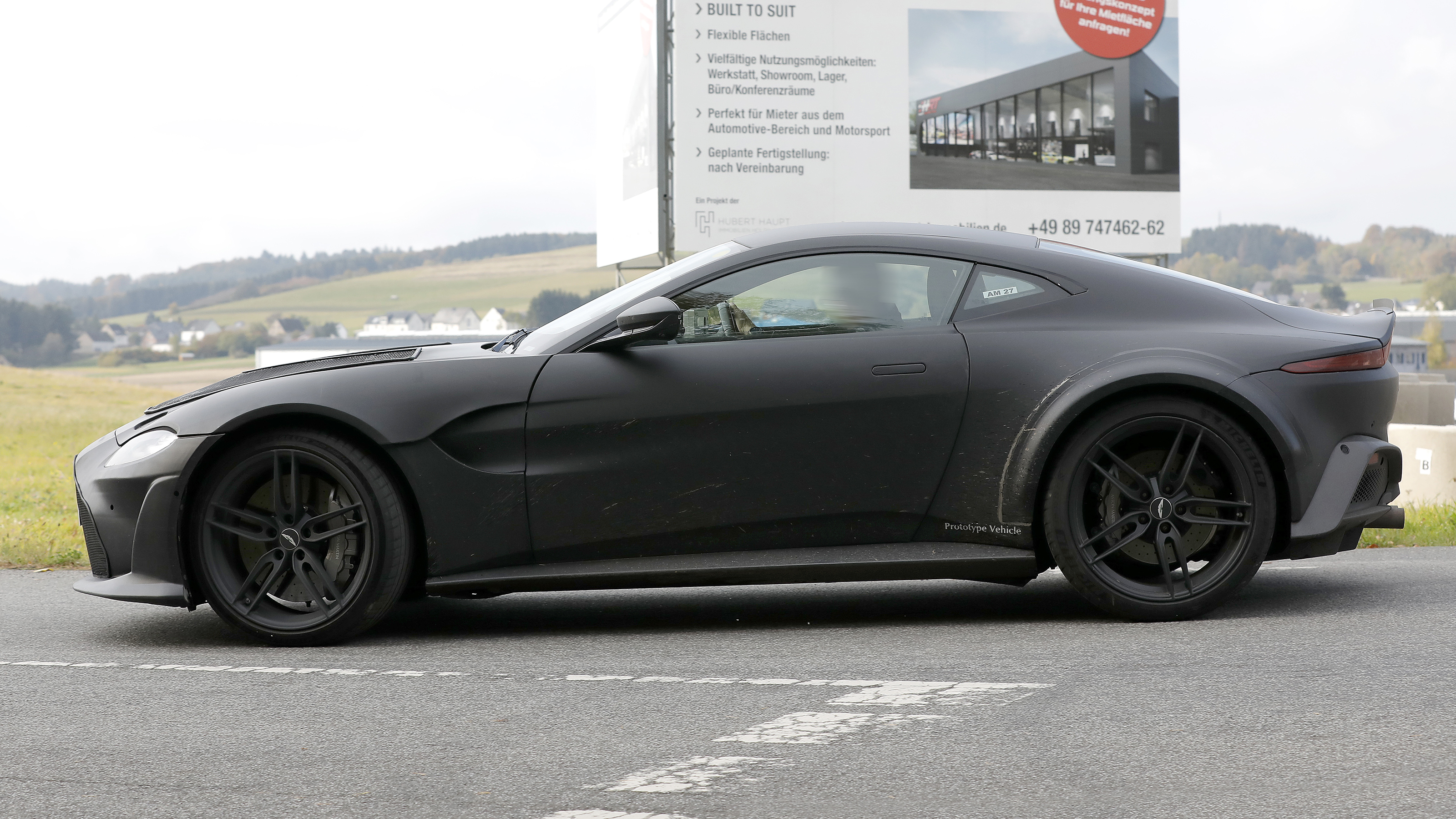 Aston Martin V12 Vantage - side