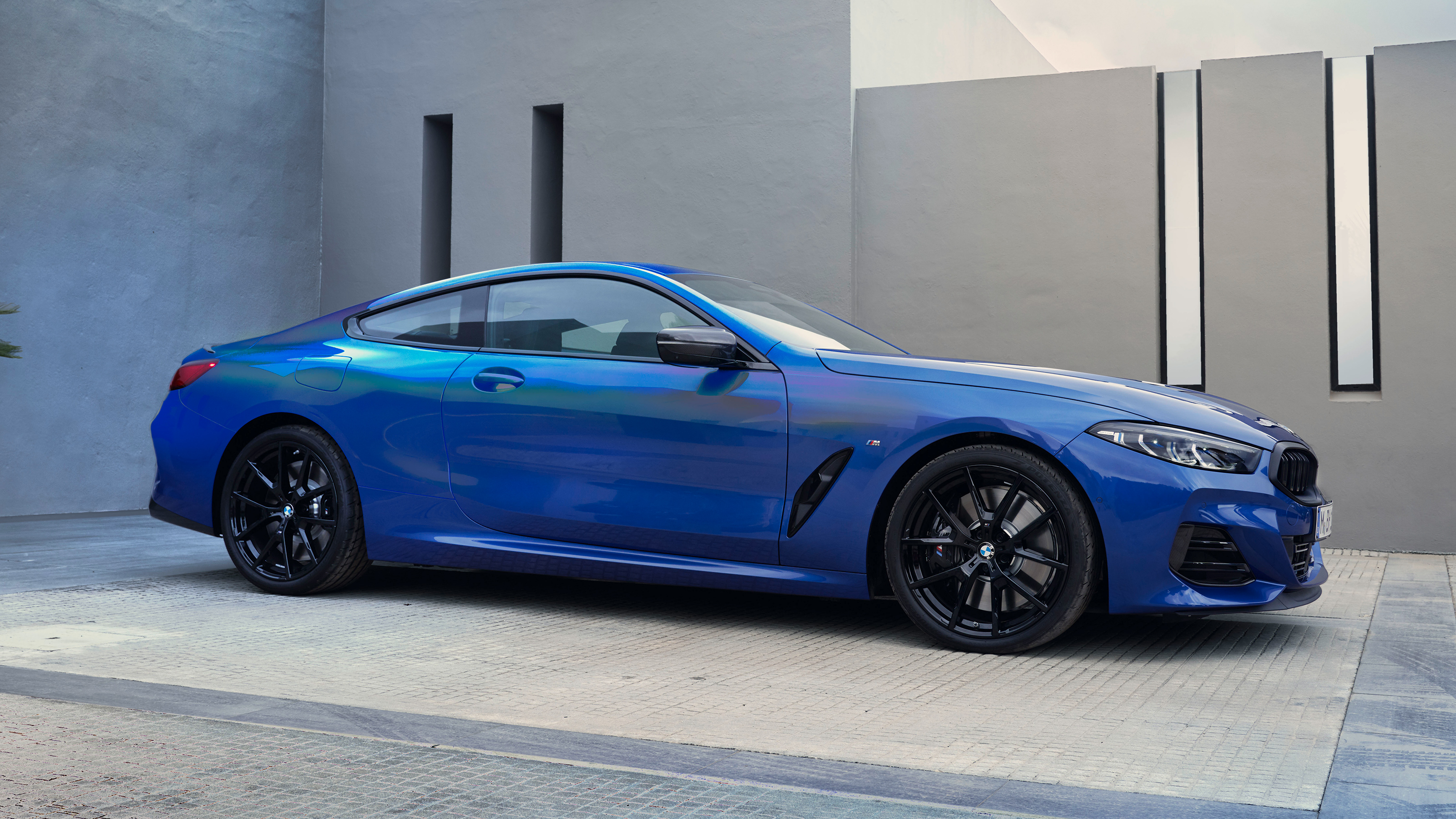 BMW 8 Series facelift 2022 - coupe side