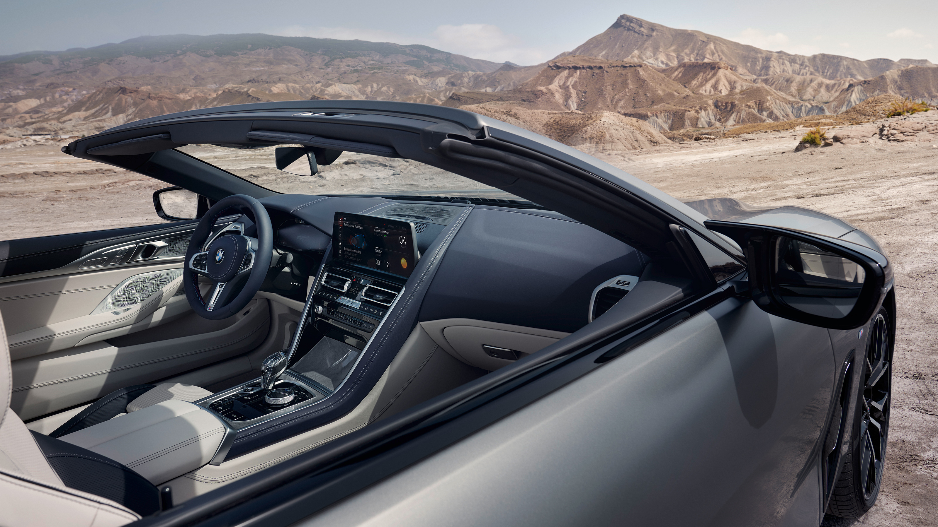 BMW 8 Series facelift 2022 - convertible interior