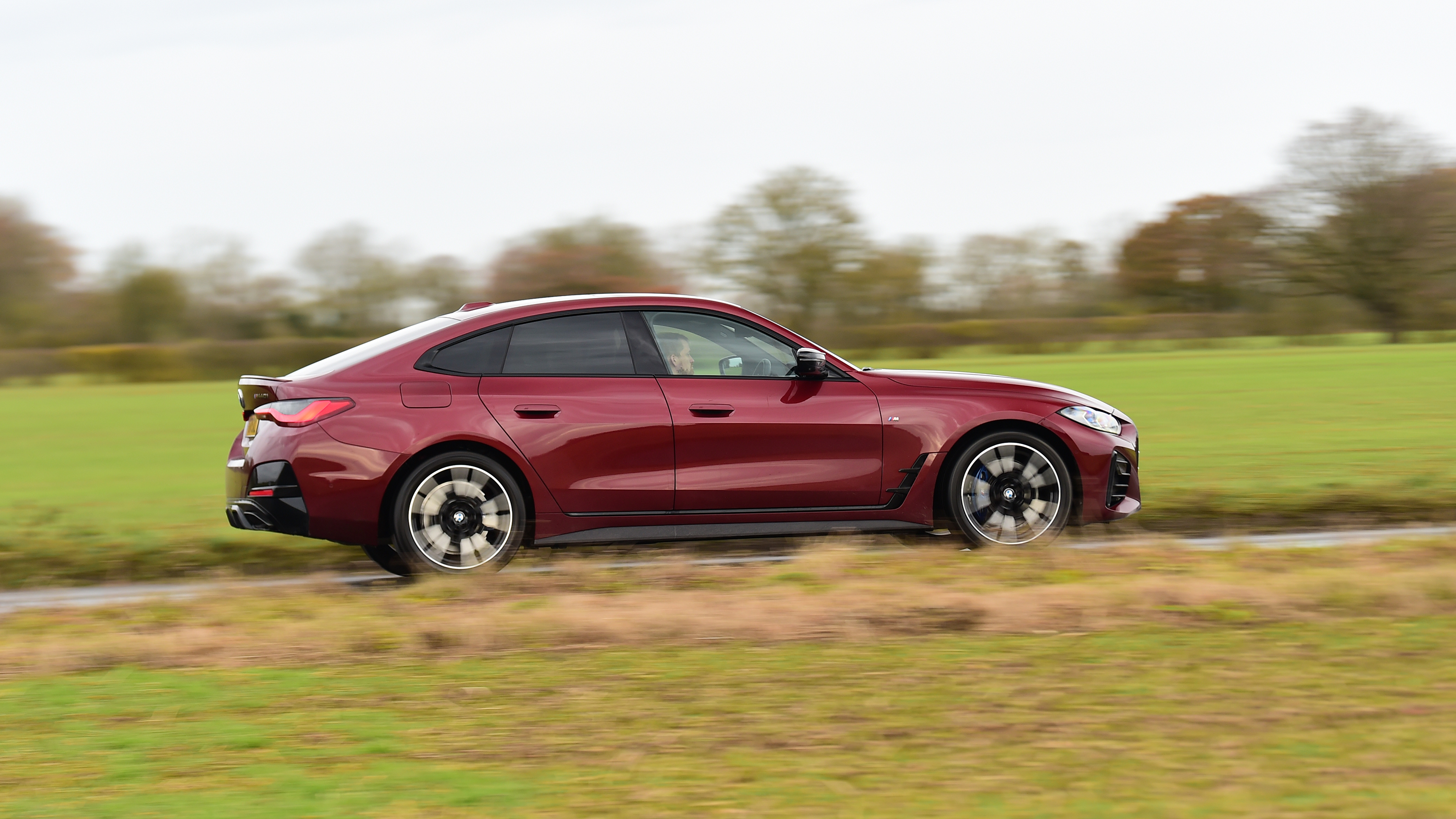 BMW M440i xDrive - side
