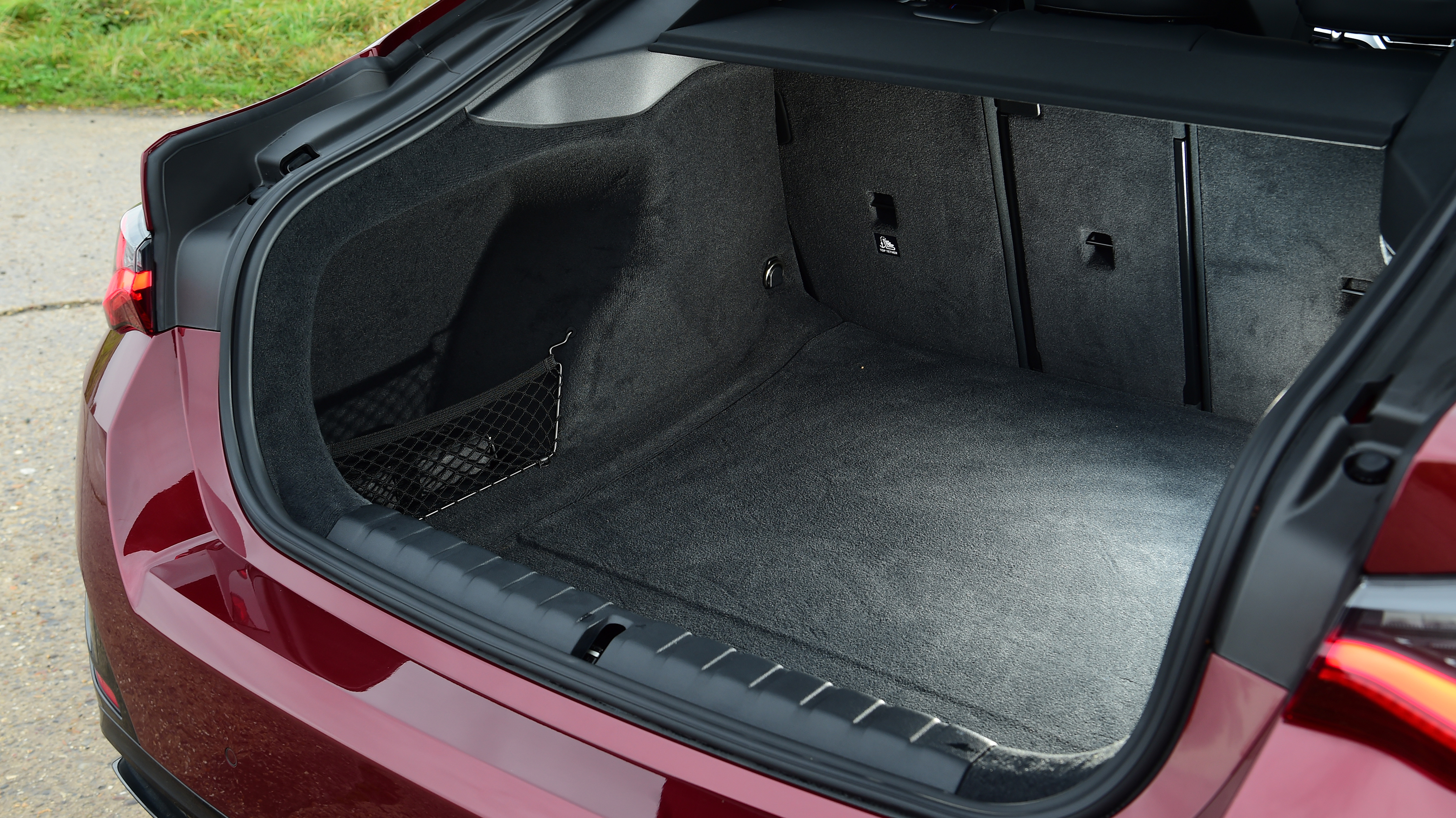 BMW M440i xDrive - boot