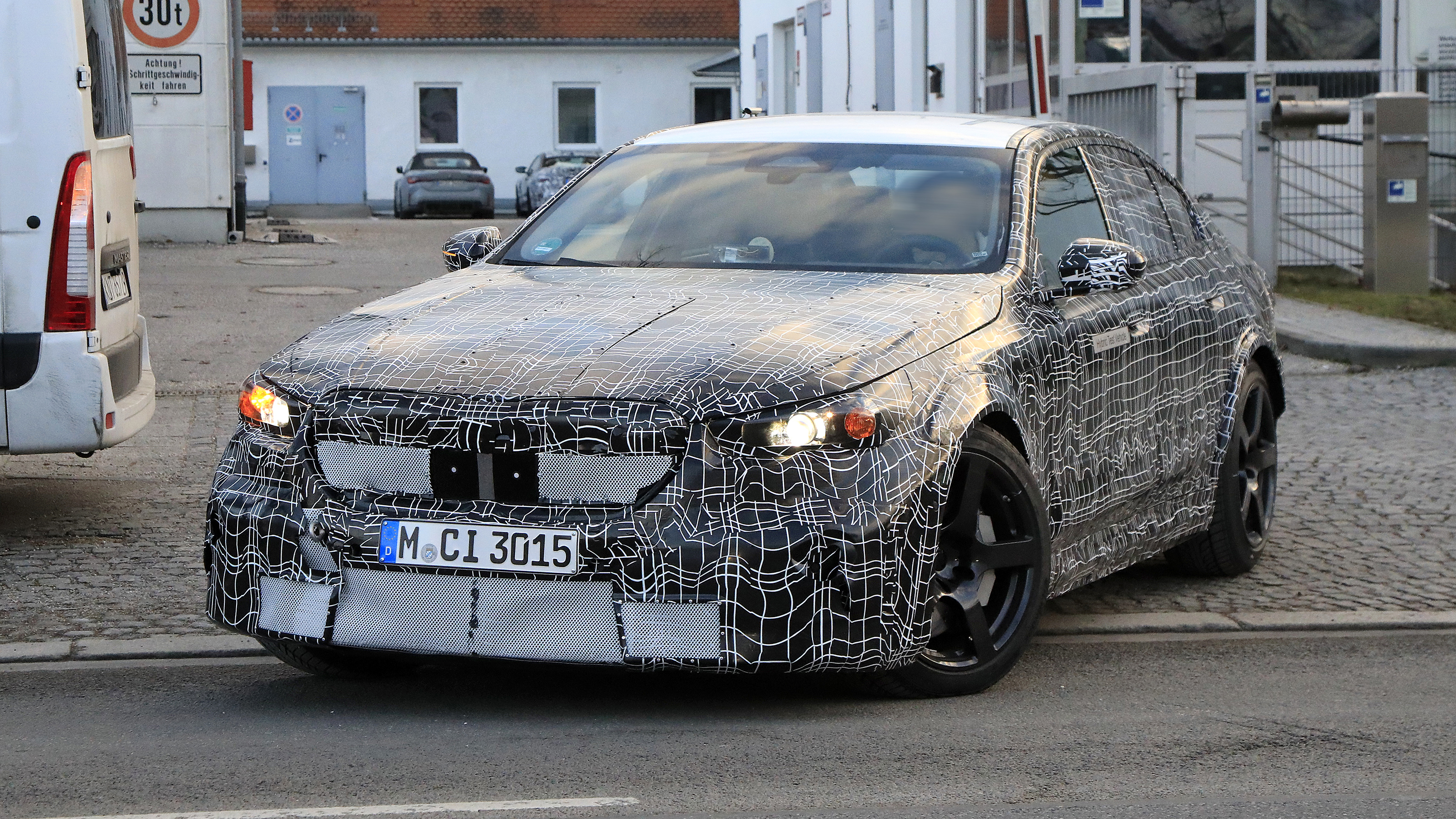 BMW M5 2024 - front