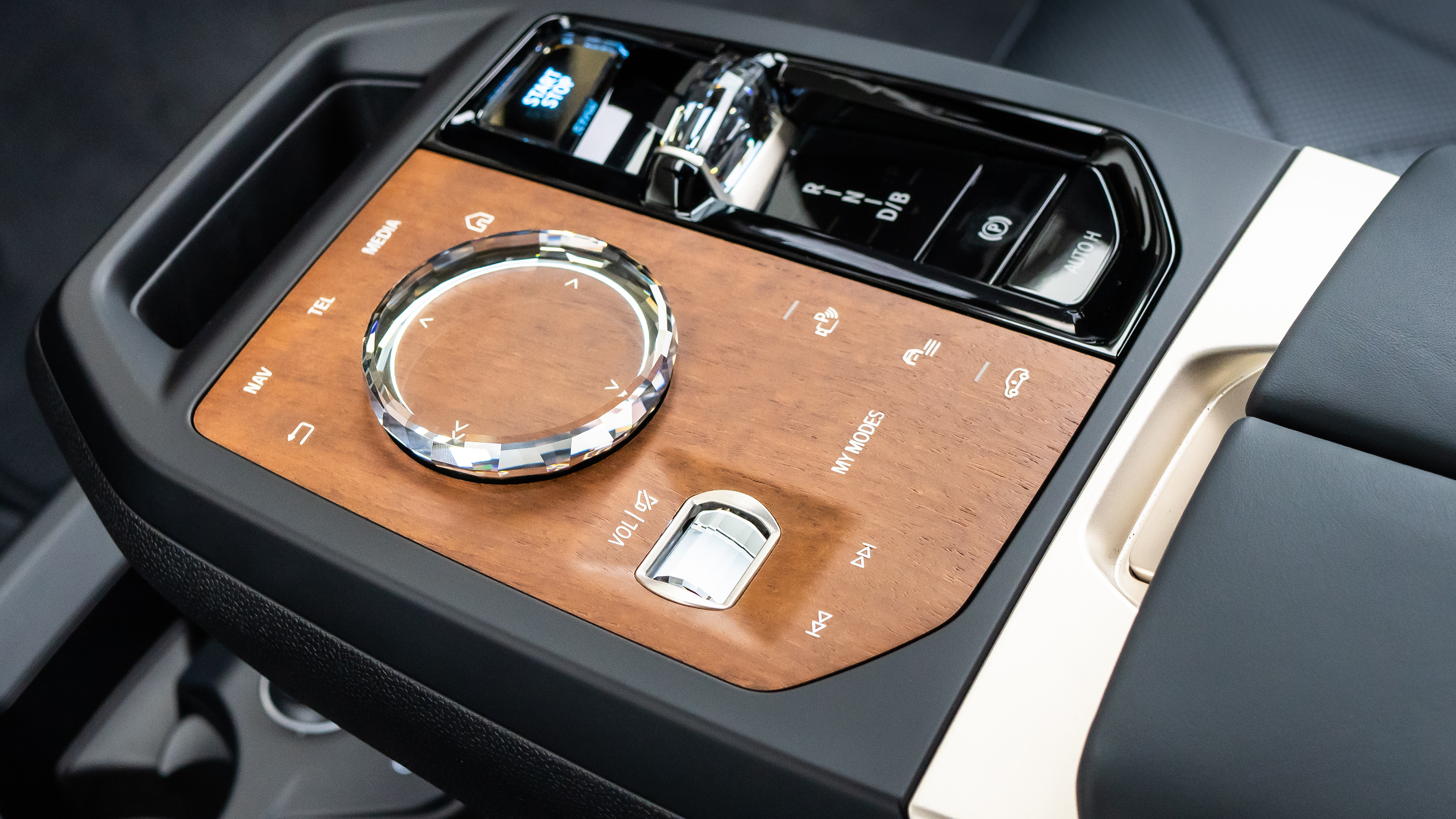 BMW iX xDrive50 - control