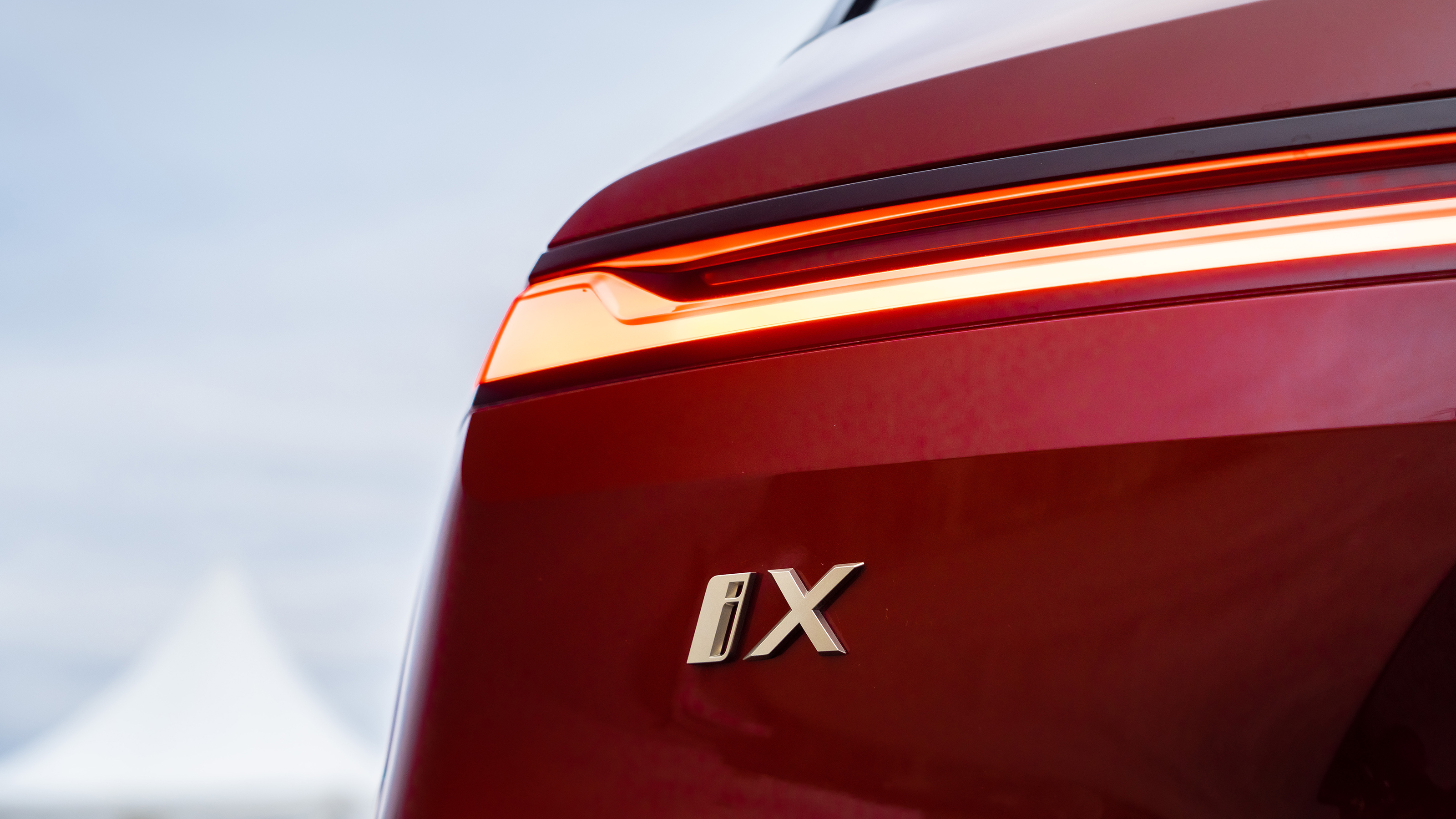 BMW iX xDrive50 - badge
