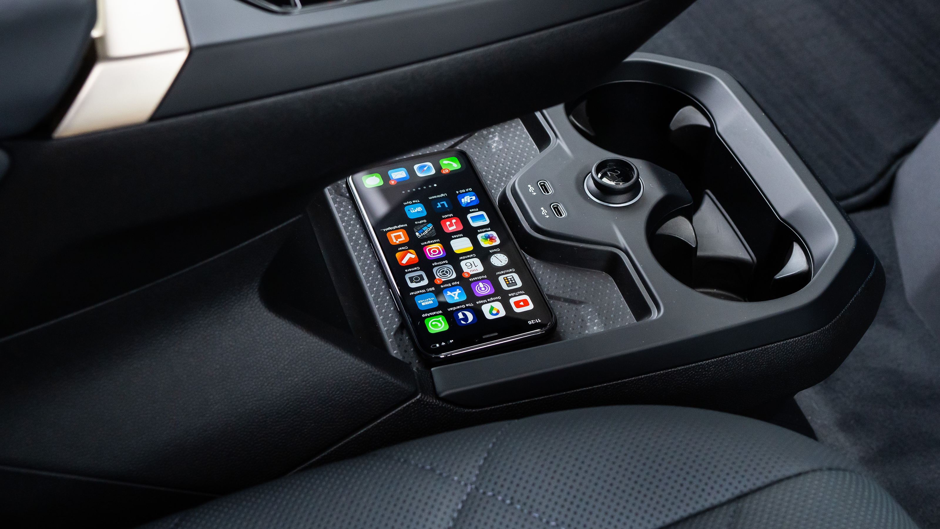 BMW iX xDrive50 - interior