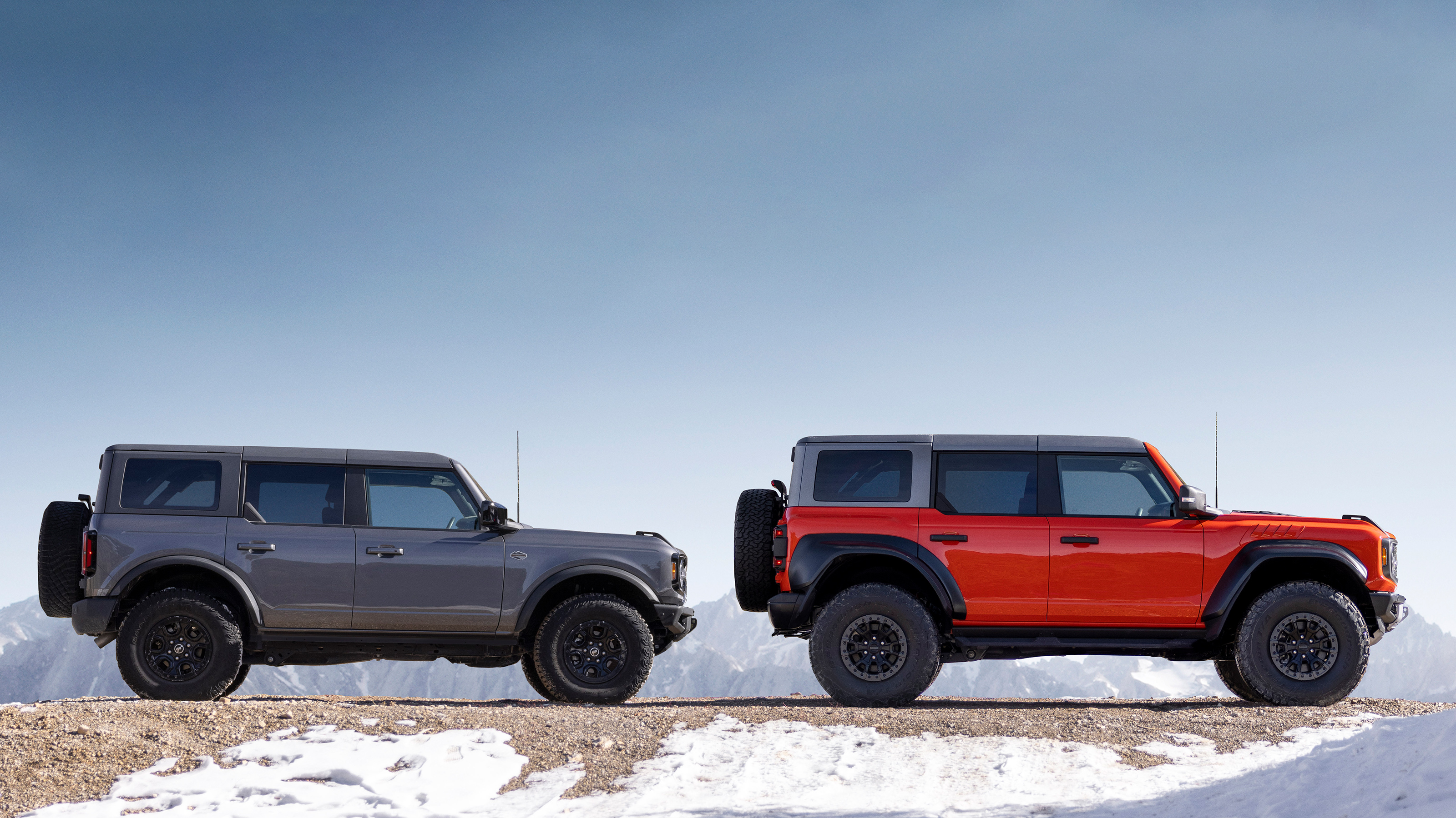 Ford Bronco Raptor - side