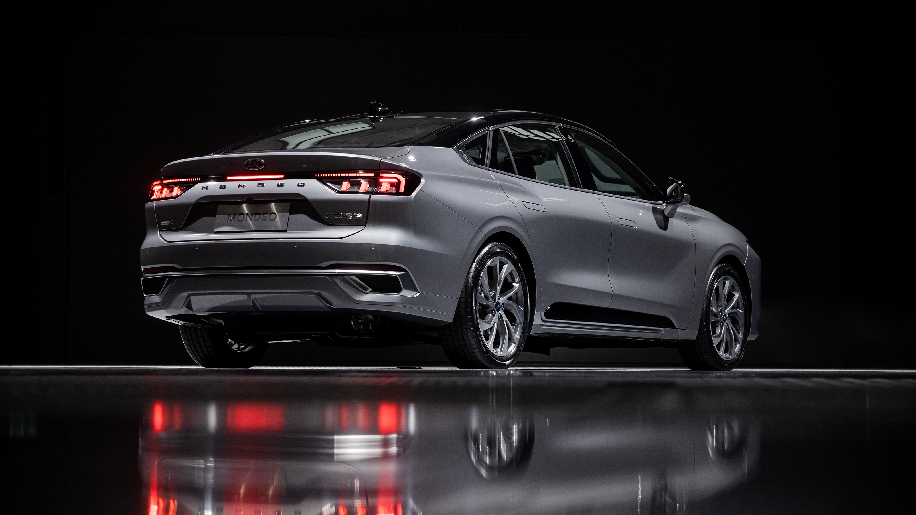Ford Mondeo 2022 - rear