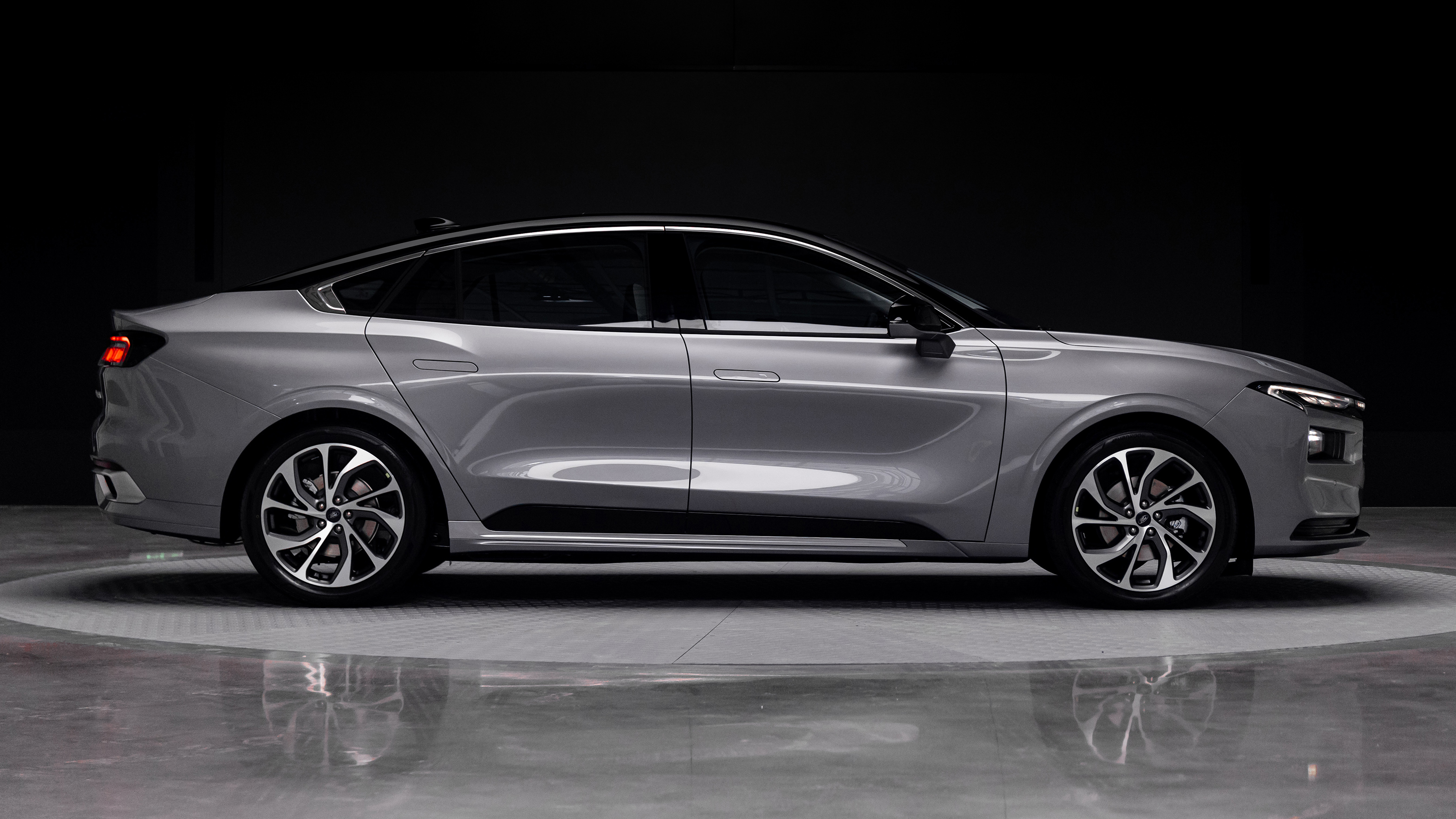 Ford Mondeo 2022 - side