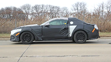 Ford Mustang 2023 spy - side