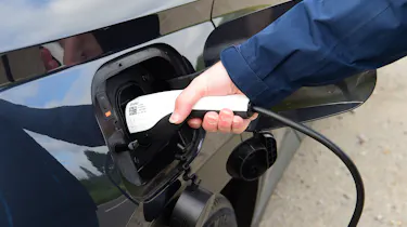 Connecting charger to Hyundai Tucson PHEV