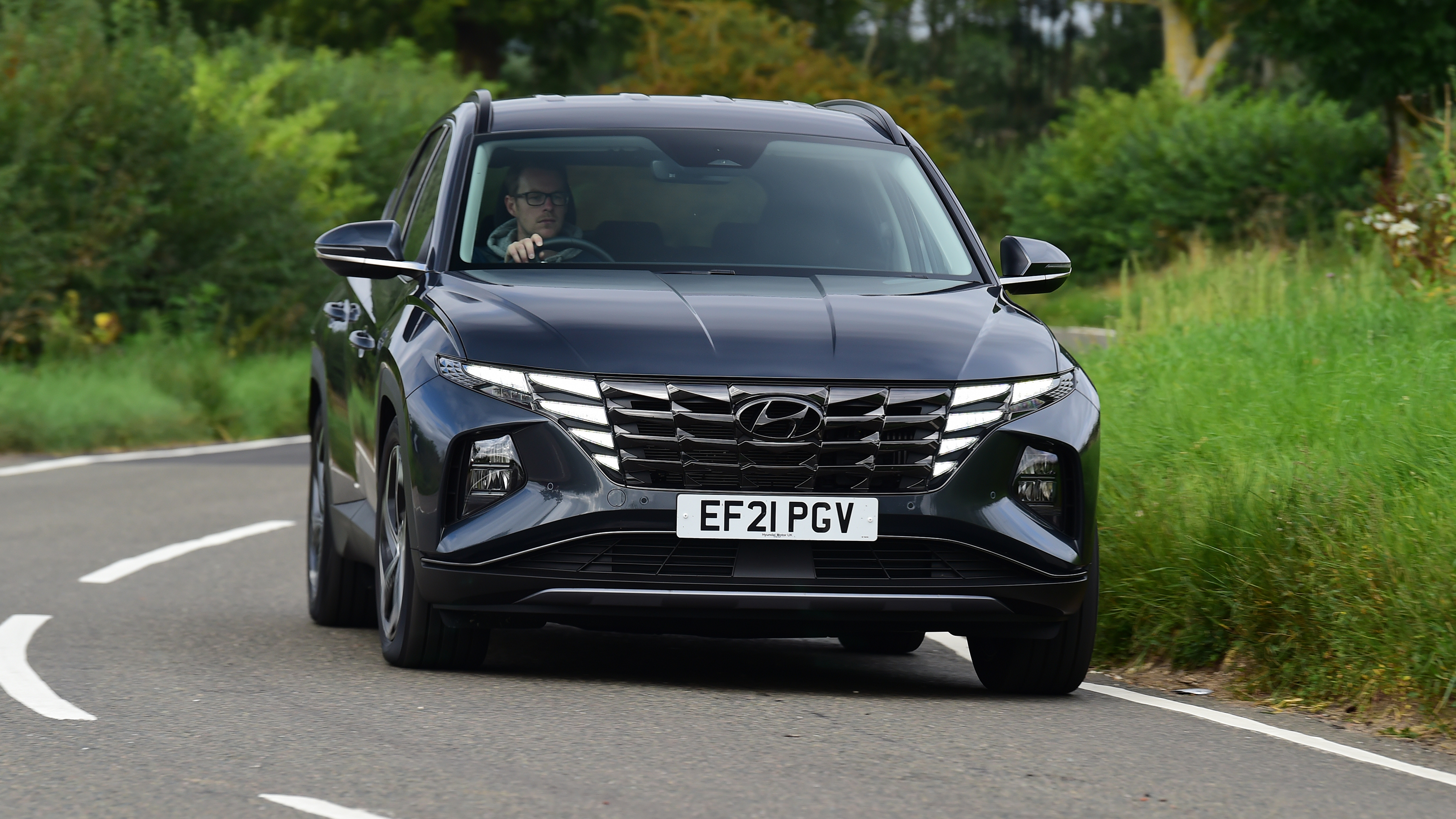 Hyundai Tucson PHEV - front cornering