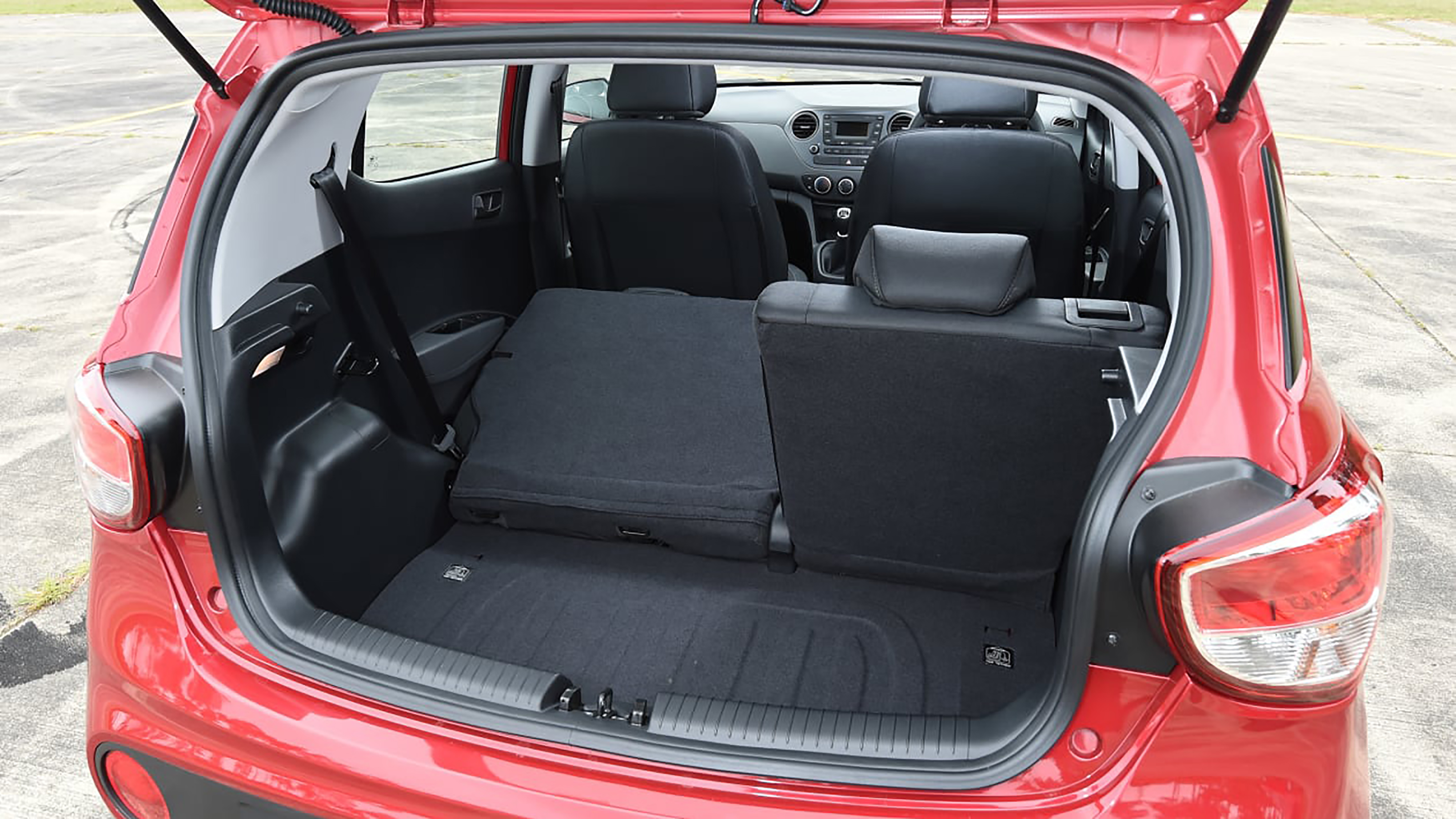 Hyundai i10 used guide - boot