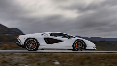 Lamborghini Countach - side