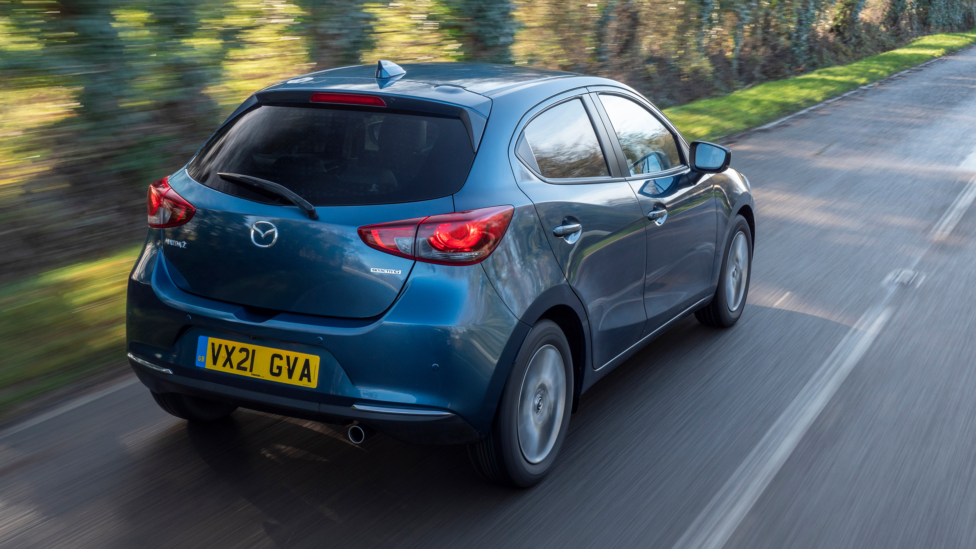 Mazda 2 hybrid - rear tracking