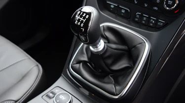 Ford Kuga - gear lever