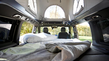 Mercedes EQV camper - bed