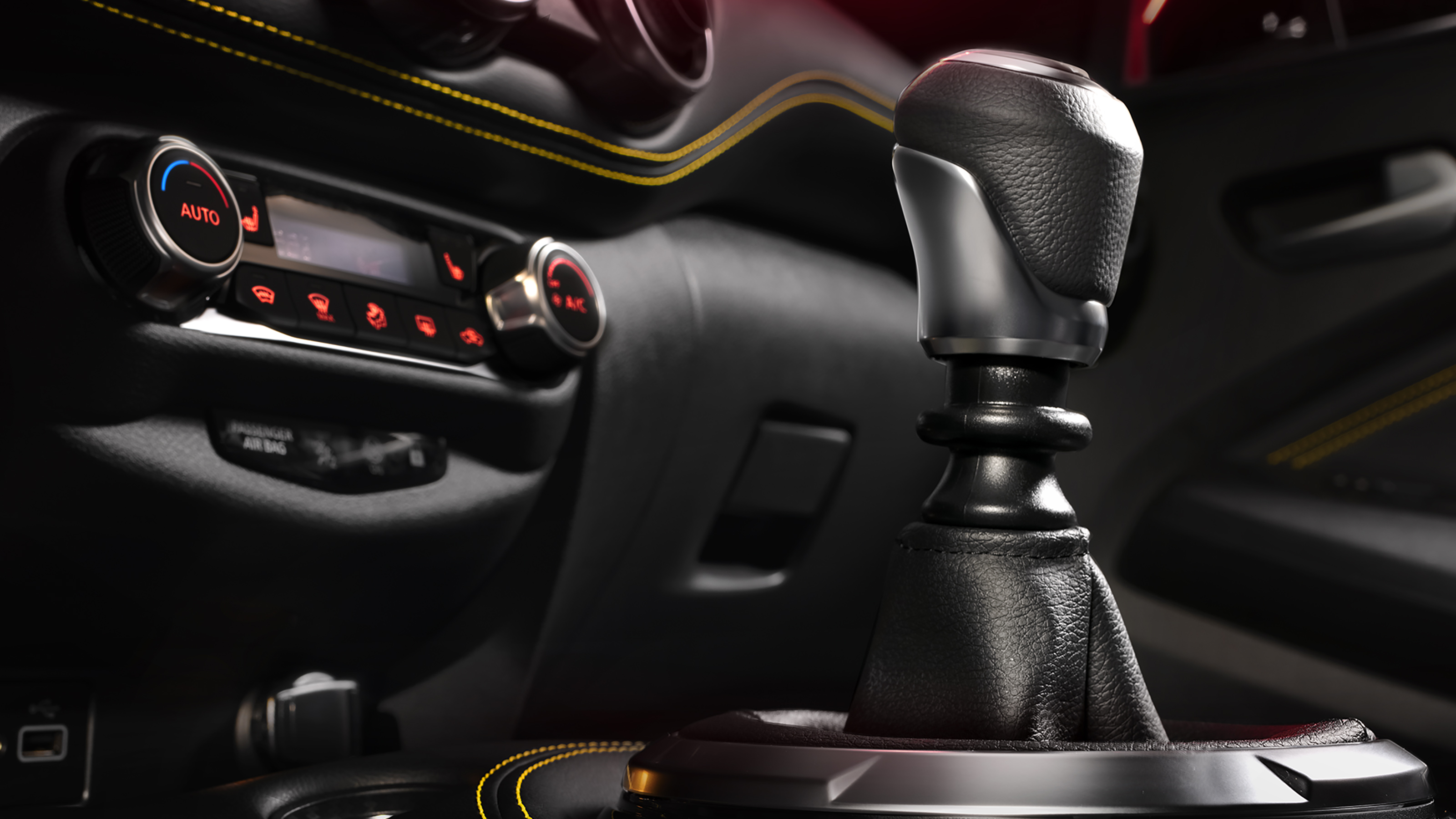 Nissan Juke Kiiro - gear lever